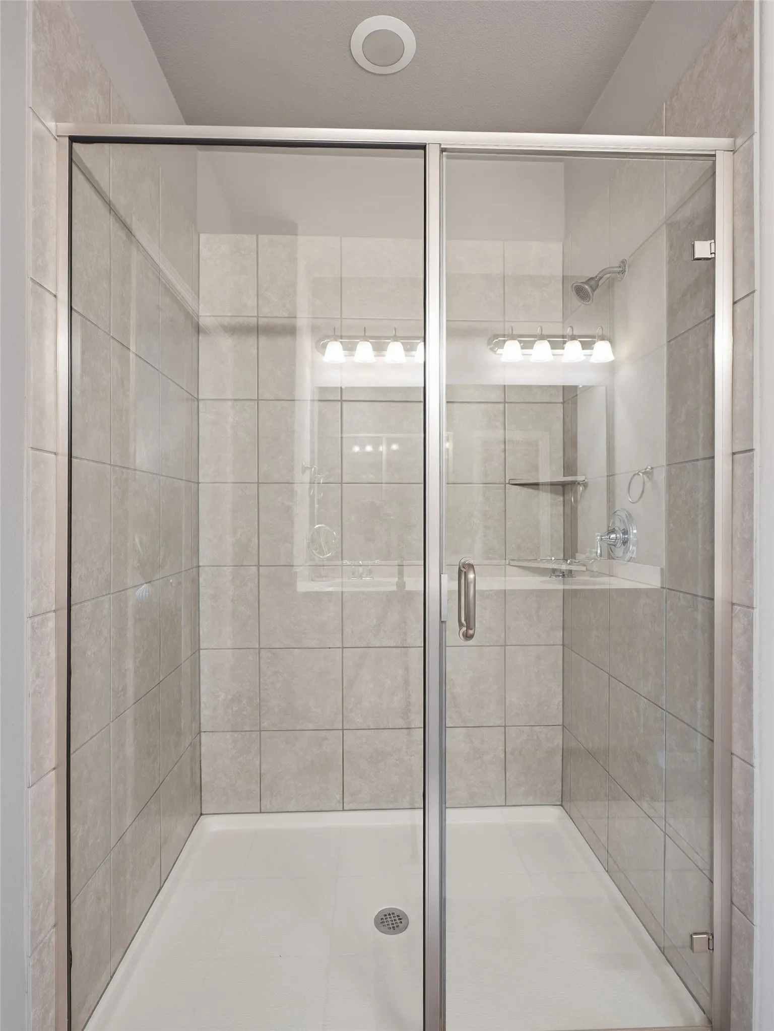 Townhouse For Sale in Tarrant County , 3915 Cascade Sky Drive, Arlington, Texas 76005, 2 Bedroom, 3 Bathroom, 2 Garage spaces, 1,399 Sqft, built in 2014, mls#21318799, Real Estate Agent in Arlington, Homes For Sale in Tarrant county, Homes For Sale in Arlington, Realtor in Arlington Texas, Real Estate Brokerage Independent Realty Texas, Luminita Cordes Realtor