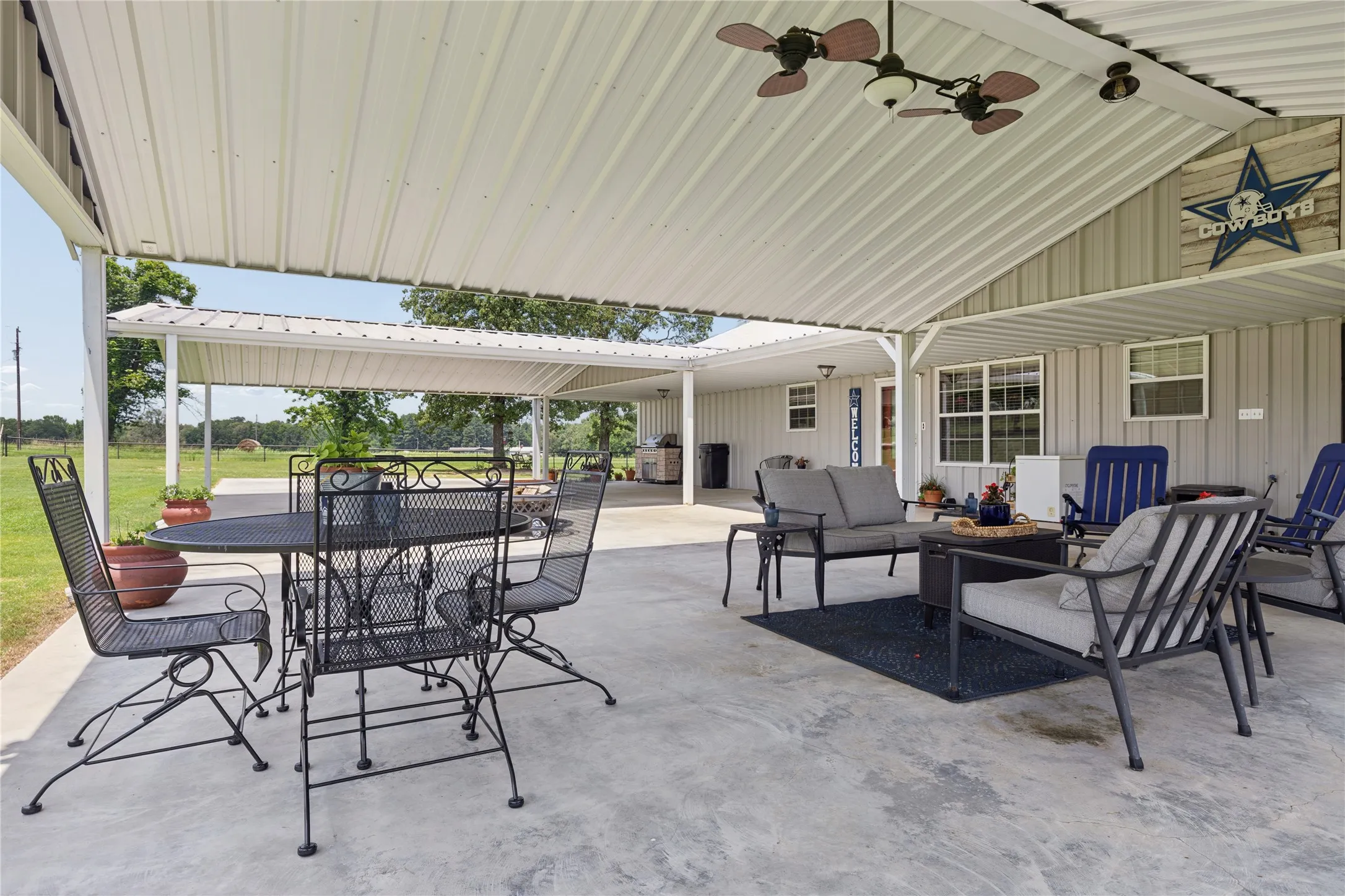 Single Family Residence For Sale in Bowie County , 11 CR 3103, New Boston, Texas 75570, 3 Bedroom, 2 Bathroom, Garage spaces, 2,304 Sqft, built in 2009, mls#21318802, Real Estate Agent in New Boston, Homes For Sale in Bowie county, Homes For Sale in New Boston, Realtor in New Boston Texas, Real Estate Brokerage Independent Realty Texas, Luminita Cordes Realtor
