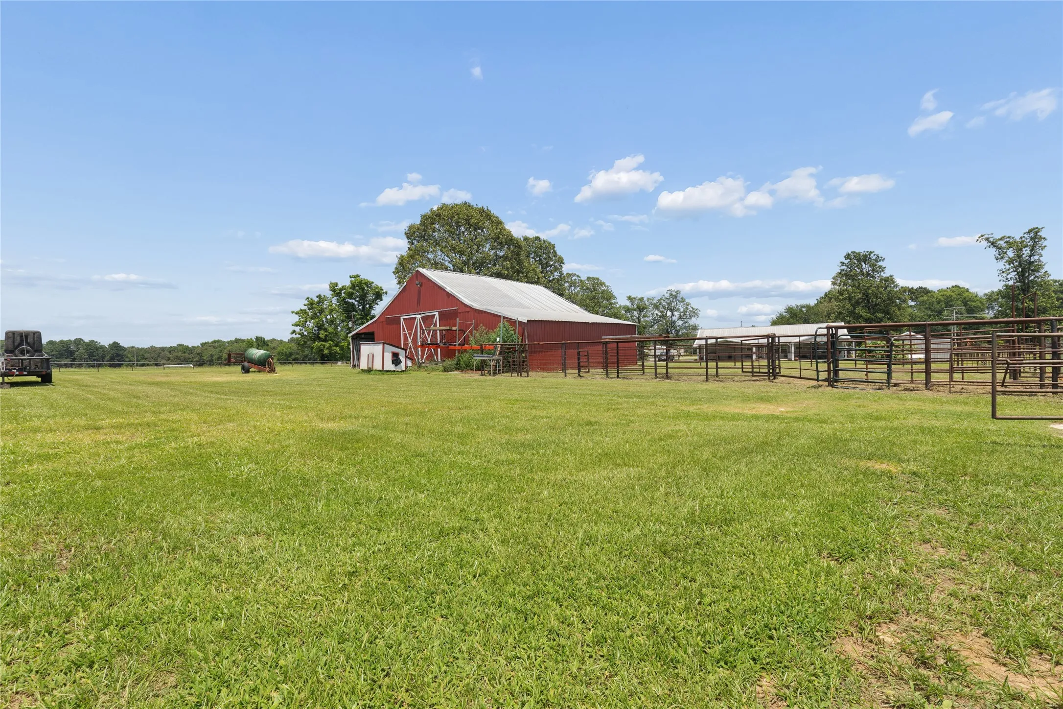 Single Family Residence For Sale in Bowie County , 11 CR 3103, New Boston, Texas 75570, 3 Bedroom, 2 Bathroom, Garage spaces, 2,304 Sqft, built in 2009, mls#21318802, Real Estate Agent in New Boston, Homes For Sale in Bowie county, Homes For Sale in New Boston, Realtor in New Boston Texas, Real Estate Brokerage Independent Realty Texas, Luminita Cordes Realtor