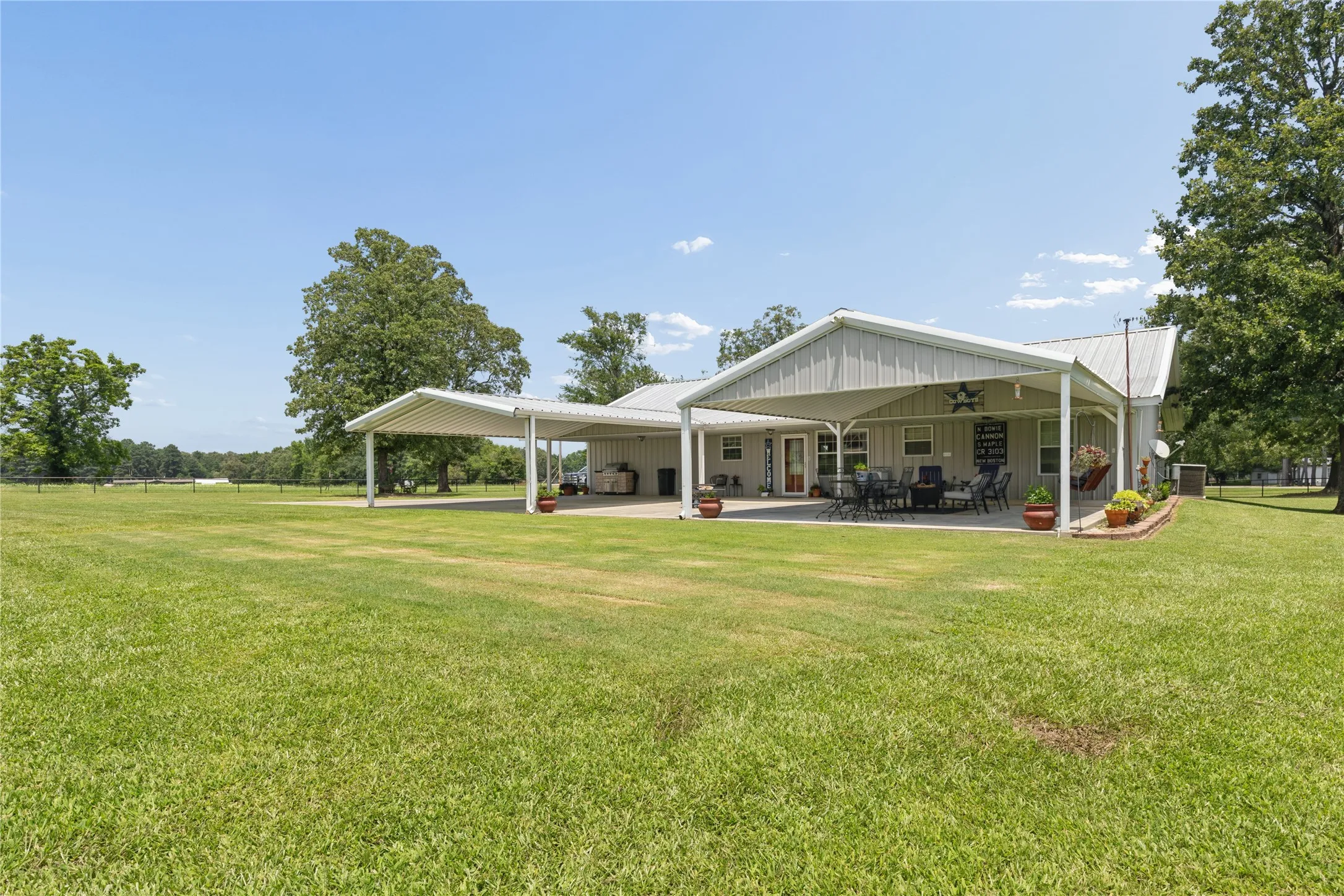 Single Family Residence For Sale in Bowie County , 11 CR 3103, New Boston, Texas 75570, 3 Bedroom, 2 Bathroom, Garage spaces, 2,304 Sqft, built in 2009, mls#21318802, Real Estate Agent in New Boston, Homes For Sale in Bowie county, Homes For Sale in New Boston, Realtor in New Boston Texas, Real Estate Brokerage Independent Realty Texas, Luminita Cordes Realtor