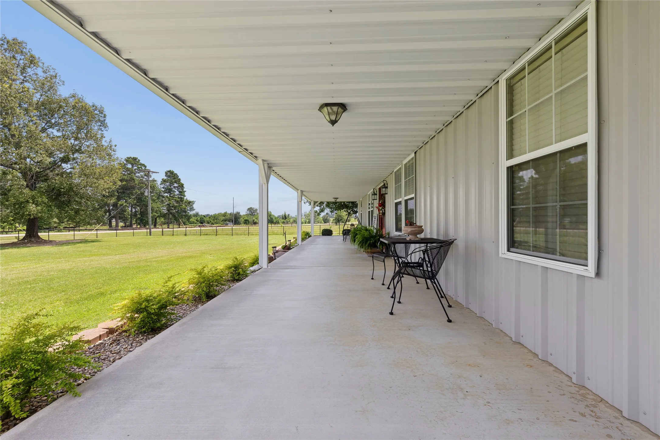 Single Family Residence For Sale in Bowie County , 11 CR 3103, New Boston, Texas 75570, 3 Bedroom, 2 Bathroom, Garage spaces, 2,304 Sqft, built in 2009, mls#21318802, Real Estate Agent in New Boston, Homes For Sale in Bowie county, Homes For Sale in New Boston, Realtor in New Boston Texas, Real Estate Brokerage Independent Realty Texas, Luminita Cordes Realtor