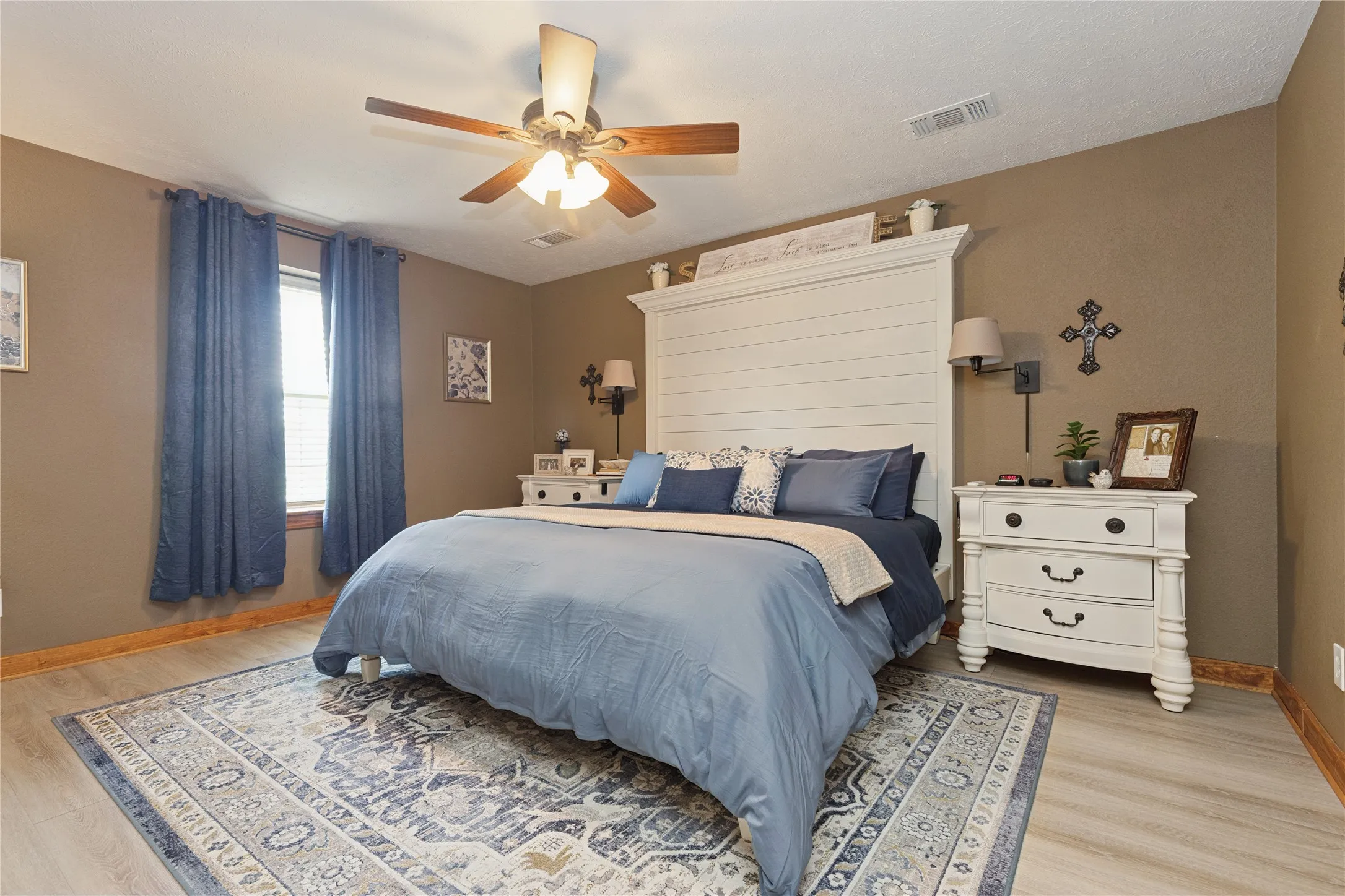 Single Family Residence For Sale in Bowie County , 11 CR 3103, New Boston, Texas 75570, 3 Bedroom, 2 Bathroom, Garage spaces, 2,304 Sqft, built in 2009, mls#21318802, Real Estate Agent in New Boston, Homes For Sale in Bowie county, Homes For Sale in New Boston, Realtor in New Boston Texas, Real Estate Brokerage Independent Realty Texas, Luminita Cordes Realtor