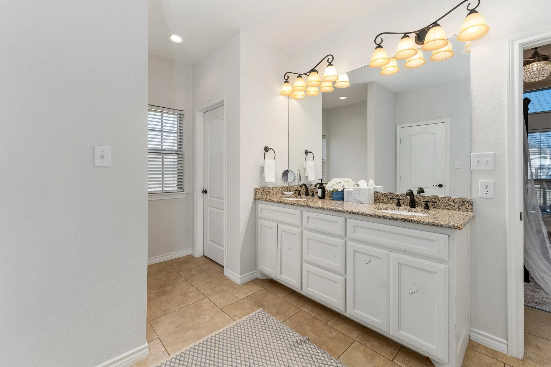 Single Family Residence For Sale in Henderson County , 156 Palisade Drive, Mabank, Texas 75156, 3 Bedroom, 3 Bathroom, 2 Garage spaces, 2,414 Sqft, built in 2013, mls#21318561, Real Estate Agent in Mabank, Homes For Sale in Henderson county, Homes For Sale in Mabank, Realtor in Mabank Texas, Real Estate Brokerage Independent Realty Texas, Luminita Cordes Realtor