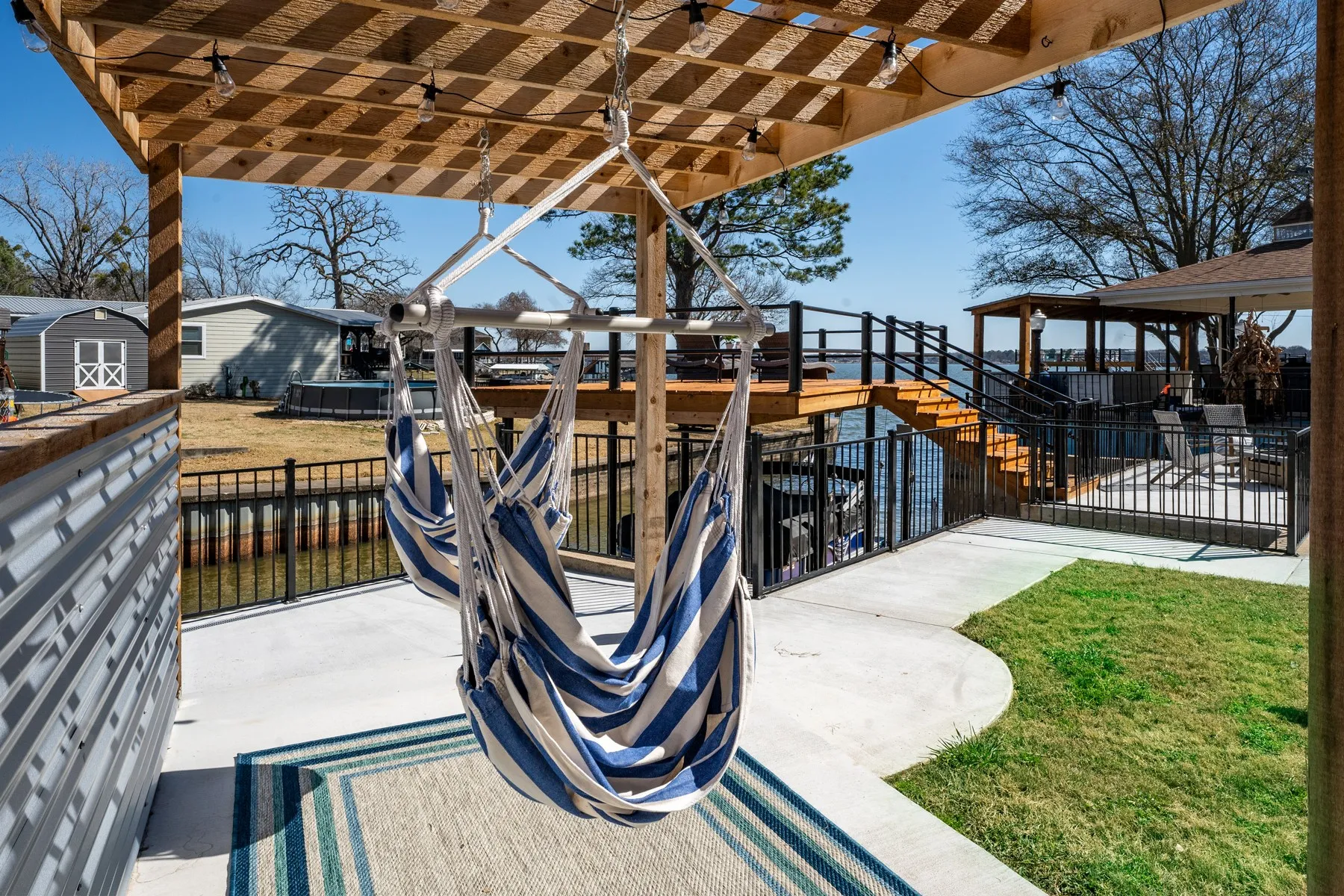 Single Family Residence For Sale in Henderson County , 156 Palisade Drive, Mabank, Texas 75156, 3 Bedroom, 3 Bathroom, 2 Garage spaces, 2,414 Sqft, built in 2013, mls#21318561, Real Estate Agent in Mabank, Homes For Sale in Henderson county, Homes For Sale in Mabank, Realtor in Mabank Texas, Real Estate Brokerage Independent Realty Texas, Luminita Cordes Realtor