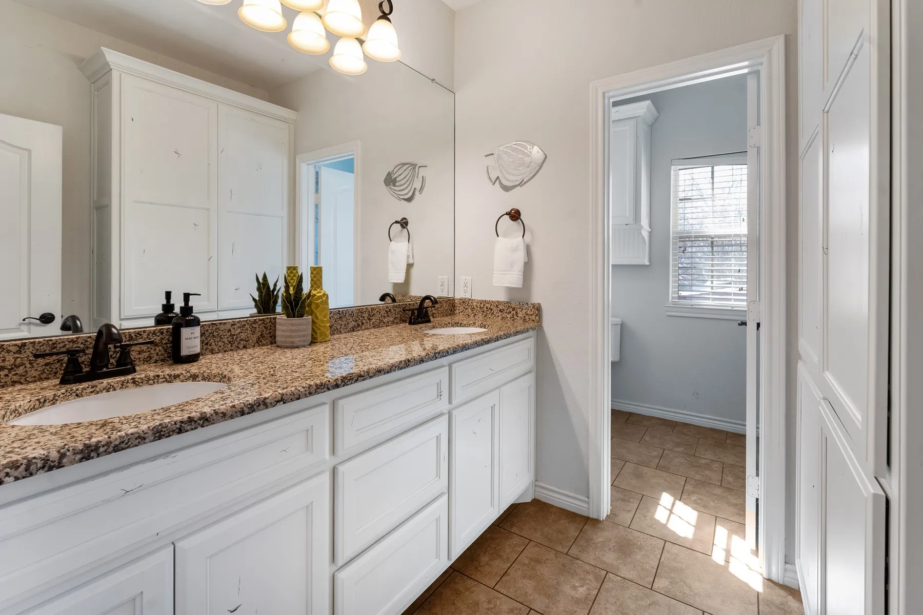 Single Family Residence For Sale in Henderson County , 156 Palisade Drive, Mabank, Texas 75156, 3 Bedroom, 3 Bathroom, 2 Garage spaces, 2,414 Sqft, built in 2013, mls#21318561, Real Estate Agent in Mabank, Homes For Sale in Henderson county, Homes For Sale in Mabank, Realtor in Mabank Texas, Real Estate Brokerage Independent Realty Texas, Luminita Cordes Realtor