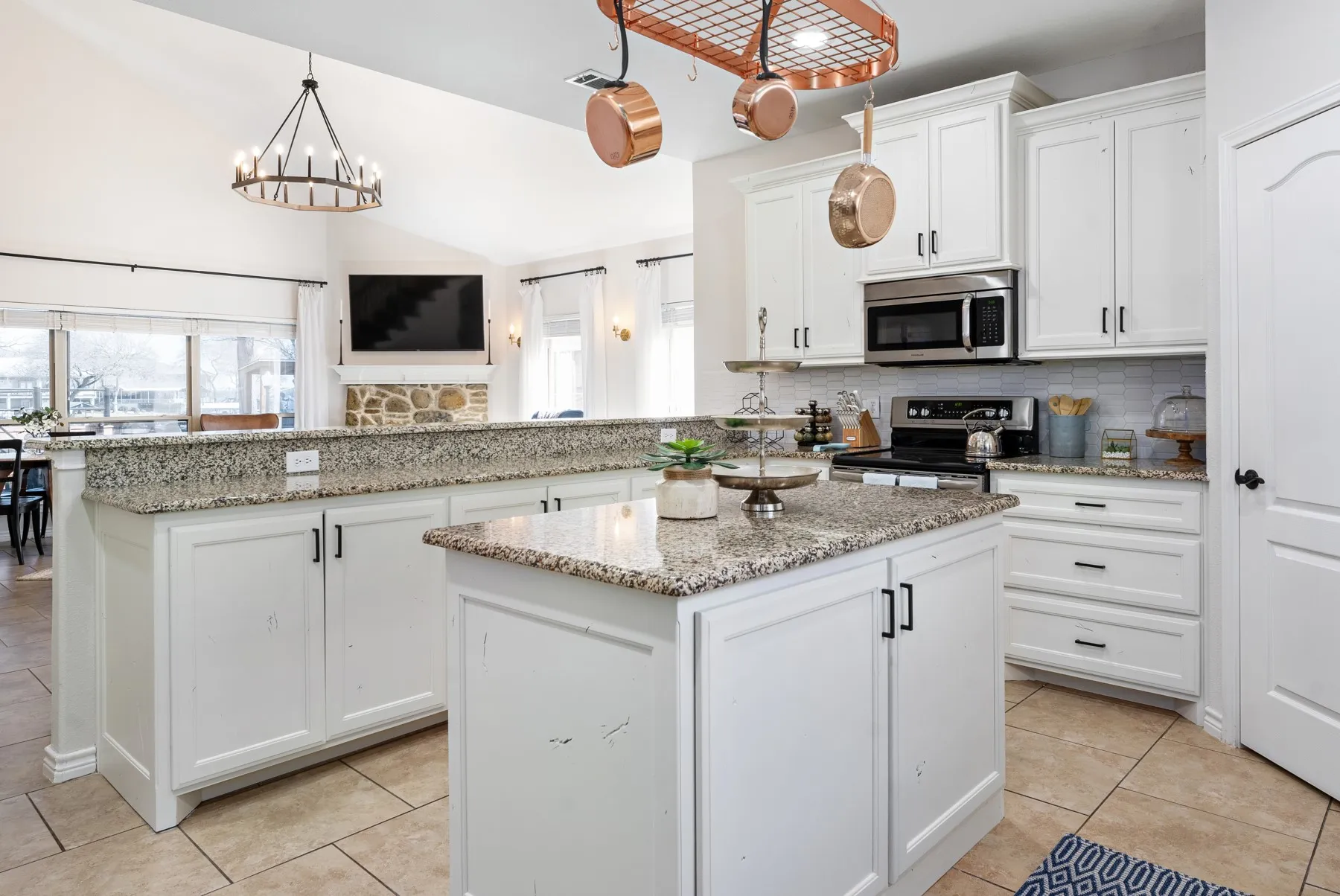 Single Family Residence For Sale in Henderson County , 156 Palisade Drive, Mabank, Texas 75156, 3 Bedroom, 3 Bathroom, 2 Garage spaces, 2,414 Sqft, built in 2013, mls#21318561, Real Estate Agent in Mabank, Homes For Sale in Henderson county, Homes For Sale in Mabank, Realtor in Mabank Texas, Real Estate Brokerage Independent Realty Texas, Luminita Cordes Realtor