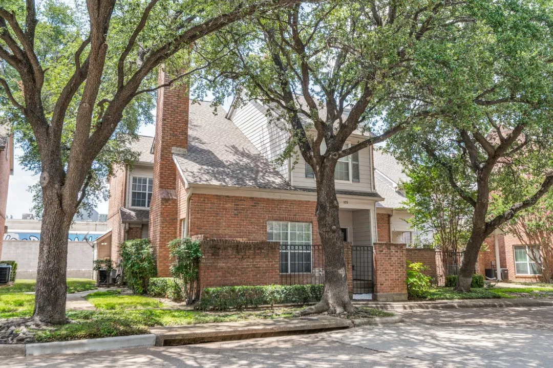 Condominium For Sale in Collin County , 4050 Frankford Road 908, Dallas, Texas 75287, 2 Bedroom, 3 Bathroom, 2 Garage spaces, 1,425 Sqft, built in 1982, mls#21318812, Real Estate Agent in Dallas, Homes For Sale in Collin county, Homes For Sale in Dallas, Realtor in Dallas Texas, Real Estate Brokerage Independent Realty Texas, Luminita Cordes Realtor