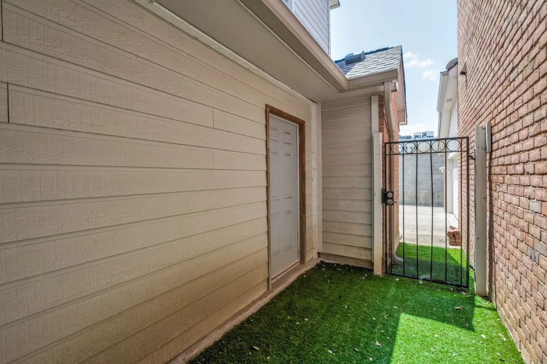 Condominium For Sale in Collin County , 4050 Frankford Road 908, Dallas, Texas 75287, 2 Bedroom, 3 Bathroom, 2 Garage spaces, 1,425 Sqft, built in 1982, mls#21318812, Real Estate Agent in Dallas, Homes For Sale in Collin county, Homes For Sale in Dallas, Realtor in Dallas Texas, Real Estate Brokerage Independent Realty Texas, Luminita Cordes Realtor
