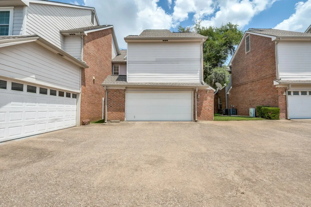 Condominium For Sale in Collin County , 4050 Frankford Road 908, Dallas, Texas 75287, 2 Bedroom, 3 Bathroom, 2 Garage spaces, 1,425 Sqft, built in 1982, mls#21318812, Real Estate Agent in Dallas, Homes For Sale in Collin county, Homes For Sale in Dallas, Realtor in Dallas Texas, Real Estate Brokerage Independent Realty Texas, Luminita Cordes Realtor
