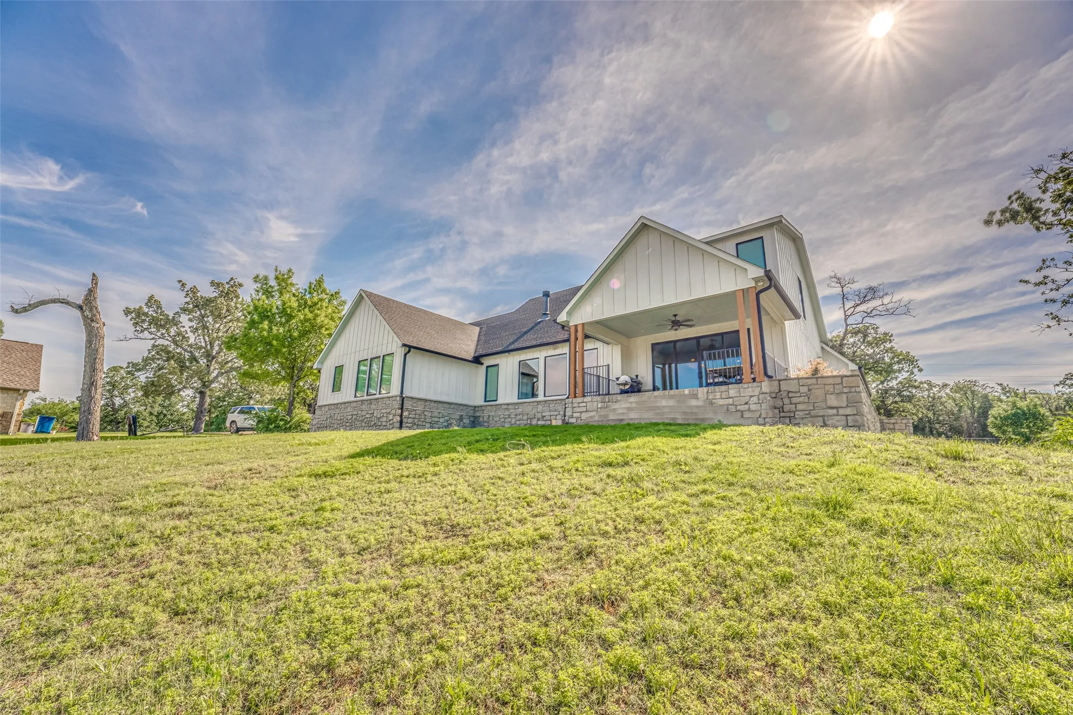 Single Family Residence For Sale in Henderson County , 5523 Lakeshore Court, Log Cabin, Texas 75148, 4 Bedrooms, 4 Bathrooms, 3 Garage spaces, 3,338 Sqft, built in 2022, Price $989,000, mls#21318814, Real Estate Agent in Log Cabin, Homes For Sale in Henderson county, Homes For Sale in Log Cabin, Realtor in Log Cabin Texas, Real Estate Brokerage Independent Realty Texas, Luminita Cordes Realtor