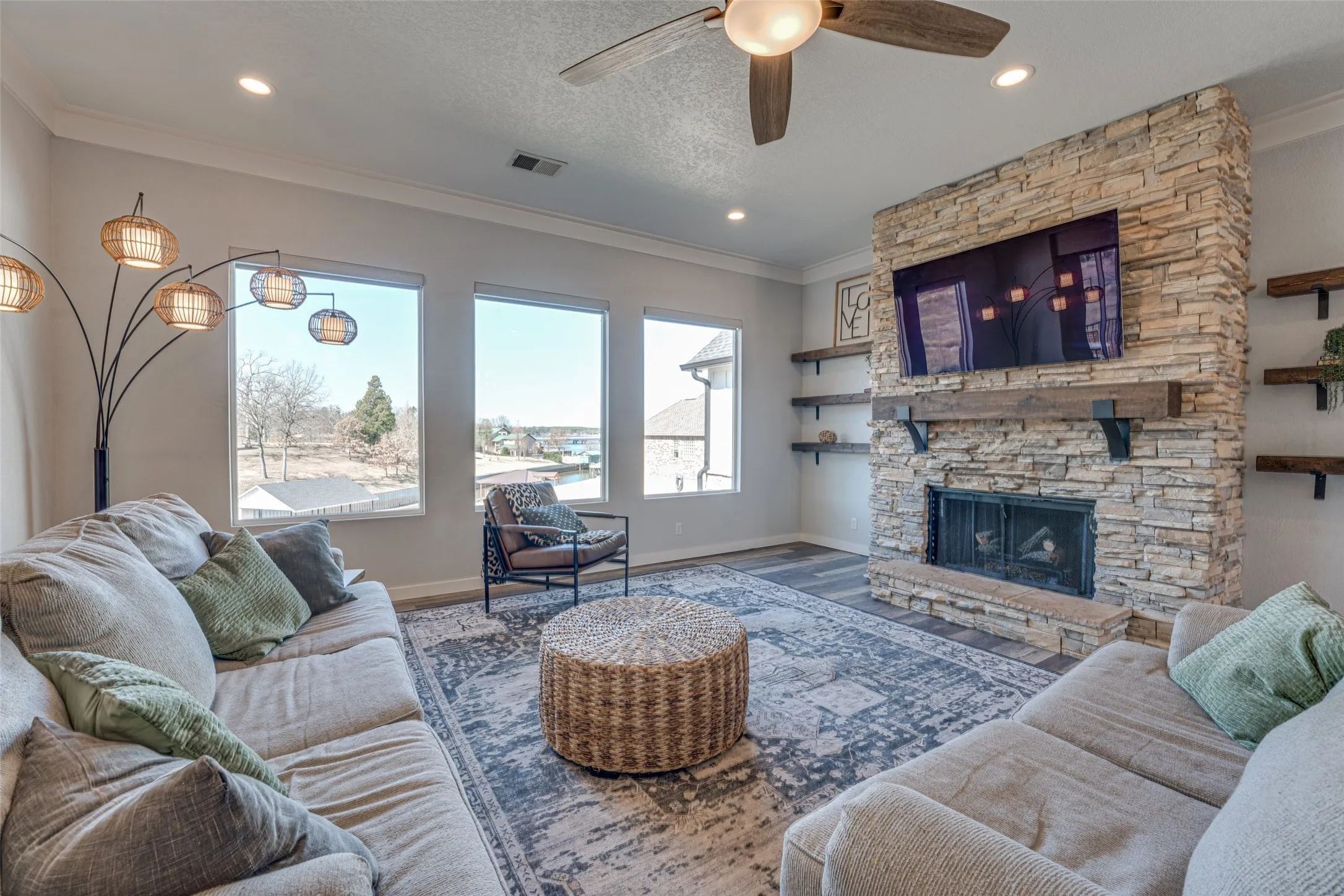 Single Family Residence For Sale in Henderson County , 5523 Lakeshore Court, Log Cabin, Texas 75148, 4 Bedrooms, 4 Bathrooms, 3 Garage spaces, 3,338 Sqft, built in 2022, Price $989,000, mls#21318814, Real Estate Agent in Log Cabin, Homes For Sale in Henderson county, Homes For Sale in Log Cabin, Realtor in Log Cabin Texas, Real Estate Brokerage Independent Realty Texas, Luminita Cordes Realtor
