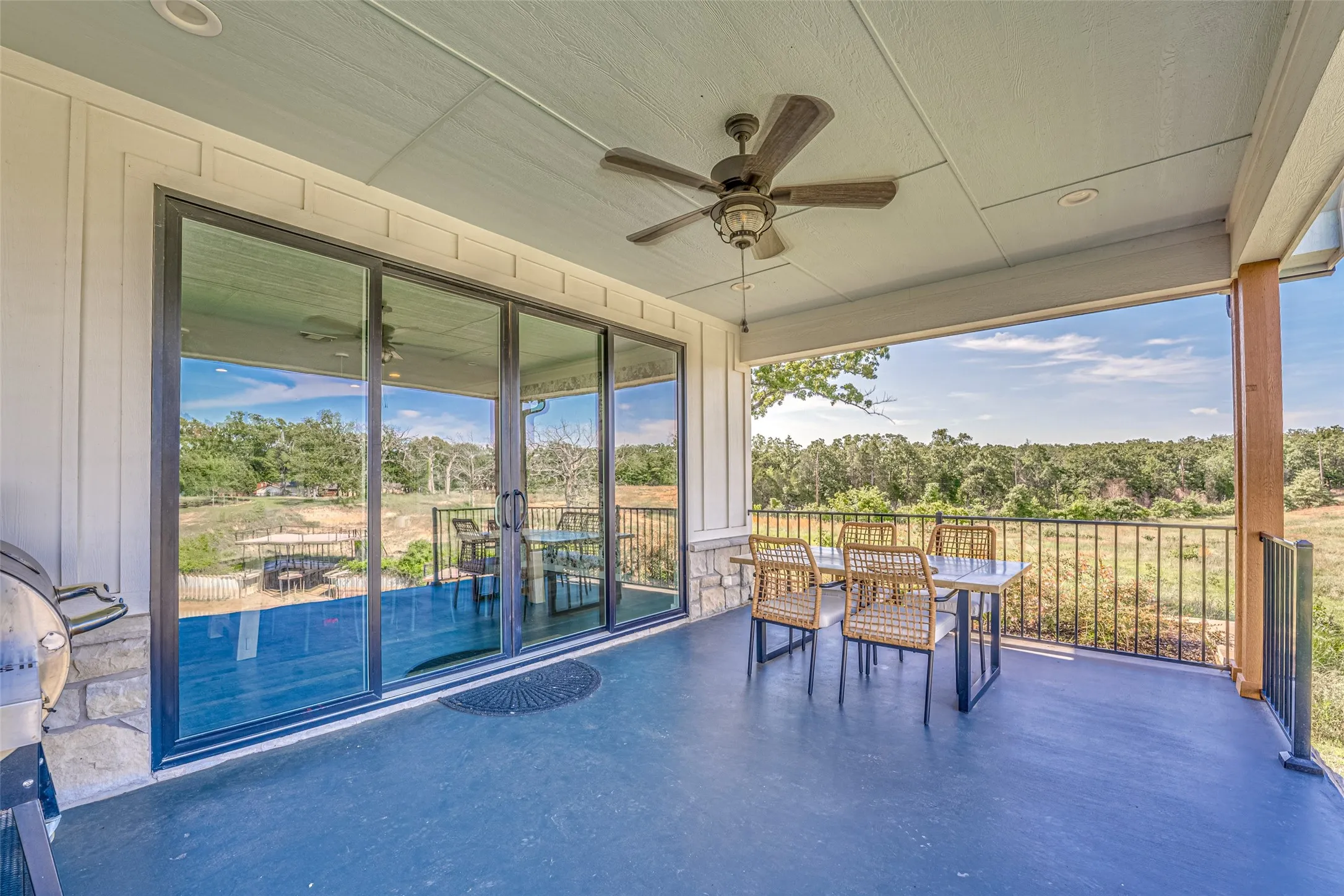 Single Family Residence For Sale in Henderson County , 5523 Lakeshore Court, Log Cabin, Texas 75148, 4 Bedrooms, 4 Bathrooms, 3 Garage spaces, 3,338 Sqft, built in 2022, Price $989,000, mls#21318814, Real Estate Agent in Log Cabin, Homes For Sale in Henderson county, Homes For Sale in Log Cabin, Realtor in Log Cabin Texas, Real Estate Brokerage Independent Realty Texas, Luminita Cordes Realtor