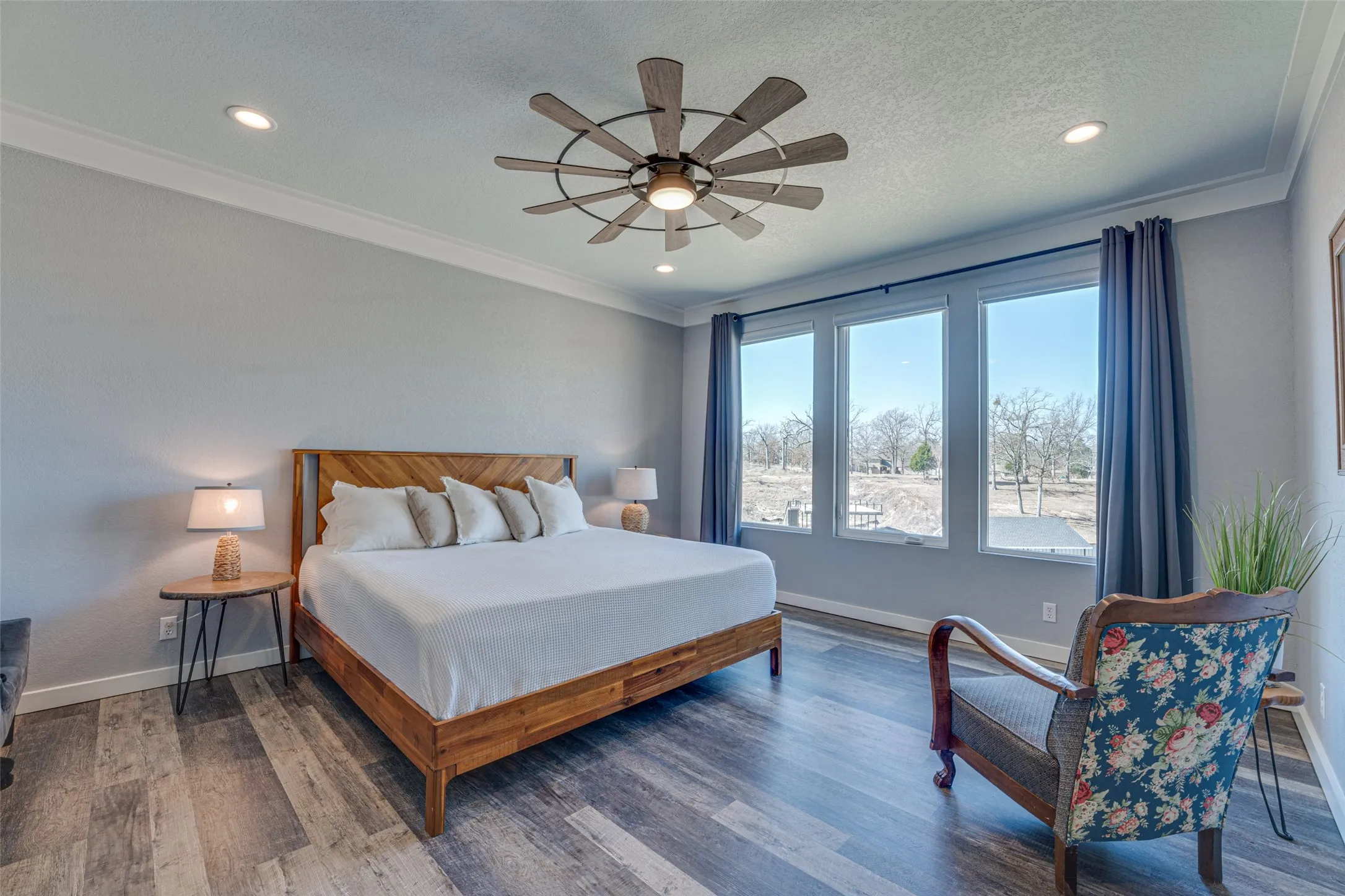 Single Family Residence For Sale in Henderson County , 5523 Lakeshore Court, Log Cabin, Texas 75148, 4 Bedrooms, 4 Bathrooms, 3 Garage spaces, 3,338 Sqft, built in 2022, Price $989,000, mls#21318814, Real Estate Agent in Log Cabin, Homes For Sale in Henderson county, Homes For Sale in Log Cabin, Realtor in Log Cabin Texas, Real Estate Brokerage Independent Realty Texas, Luminita Cordes Realtor