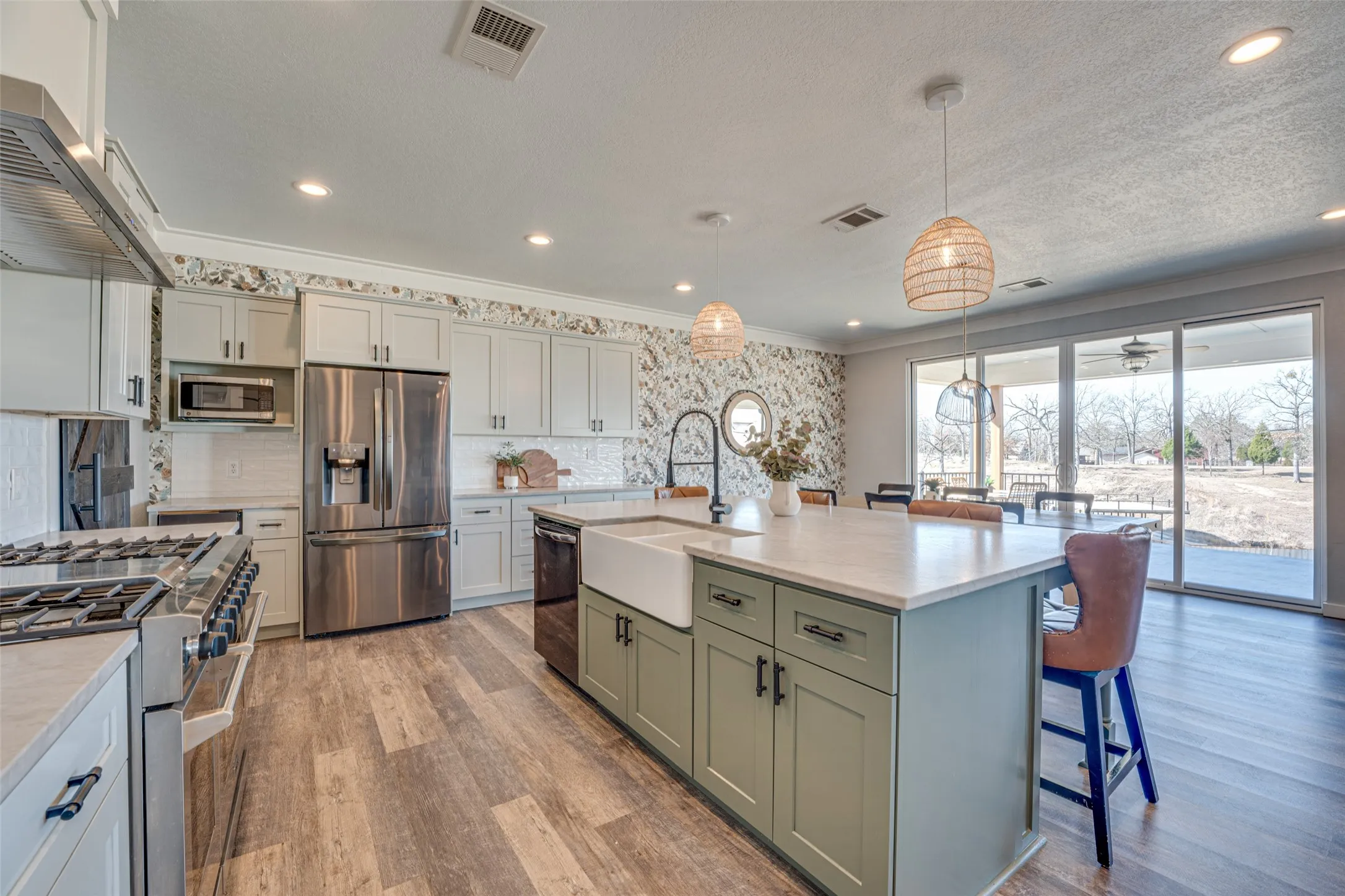 Single Family Residence For Sale in Henderson County , 5523 Lakeshore Court, Log Cabin, Texas 75148, 4 Bedrooms, 4 Bathrooms, 3 Garage spaces, 3,338 Sqft, built in 2022, Price $989,000, mls#21318814, Real Estate Agent in Log Cabin, Homes For Sale in Henderson county, Homes For Sale in Log Cabin, Realtor in Log Cabin Texas, Real Estate Brokerage Independent Realty Texas, Luminita Cordes Realtor