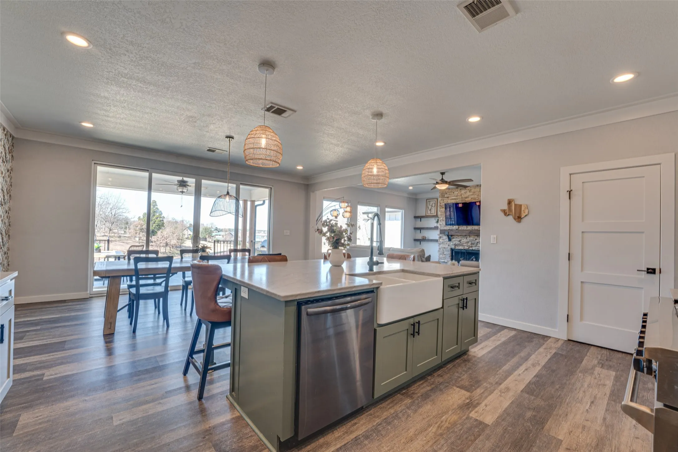 Single Family Residence For Sale in Henderson County , 5523 Lakeshore Court, Log Cabin, Texas 75148, 4 Bedrooms, 4 Bathrooms, 3 Garage spaces, 3,338 Sqft, built in 2022, Price $989,000, mls#21318814, Real Estate Agent in Log Cabin, Homes For Sale in Henderson county, Homes For Sale in Log Cabin, Realtor in Log Cabin Texas, Real Estate Brokerage Independent Realty Texas, Luminita Cordes Realtor