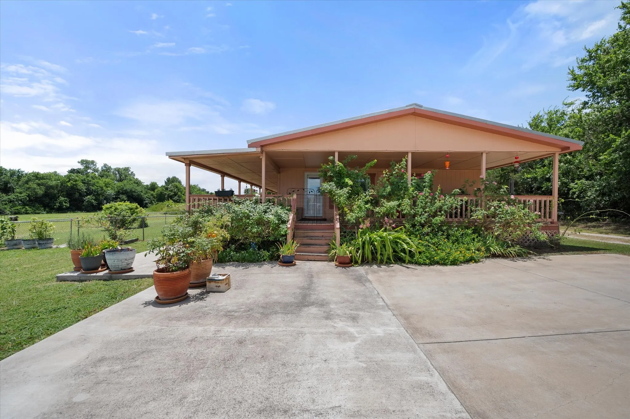 Mobile Home For Sale in Navarro County , 5144 S Fm 55, Blooming Grove, Texas 76626, 3 Bedroom, 2 Bathroom, Garage spaces, 2,159 Sqft, built in 1998, mls#21318815, Real Estate Agent in Blooming Grove, Homes For Sale in Navarro county, Homes For Sale in Blooming Grove, Realtor in Blooming Grove Texas, Real Estate Brokerage Independent Realty Texas, Luminita Cordes Realtor
