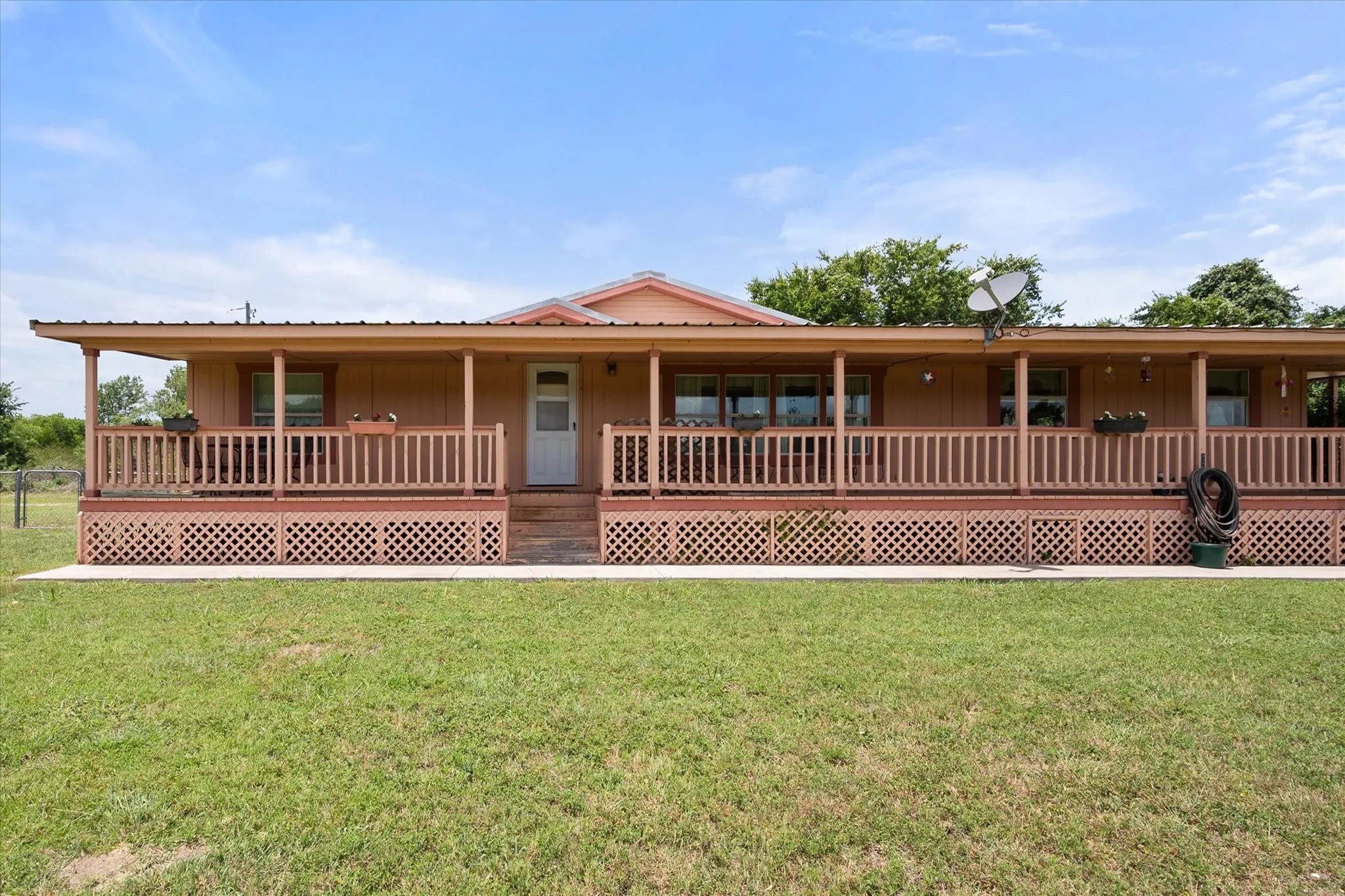 Mobile Home For Sale in Navarro County , 5144 S Fm 55, Blooming Grove, Texas 76626, 3 Bedroom, 2 Bathroom, Garage spaces, 2,159 Sqft, built in 1998, mls#21318815, Real Estate Agent in Blooming Grove, Homes For Sale in Navarro county, Homes For Sale in Blooming Grove, Realtor in Blooming Grove Texas, Real Estate Brokerage Independent Realty Texas, Luminita Cordes Realtor