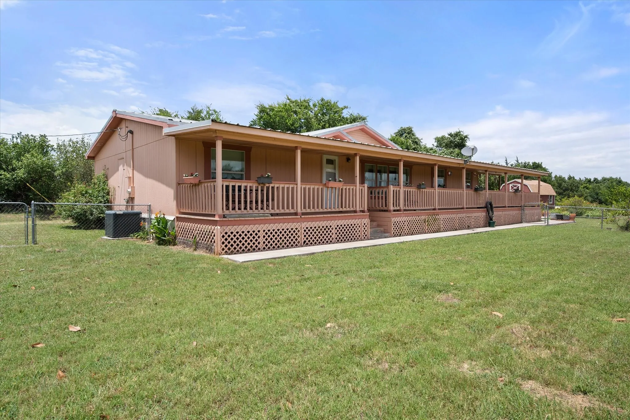 Mobile Home For Sale in Navarro County , 5144 S Fm 55, Blooming Grove, Texas 76626, 3 Bedroom, 2 Bathroom, Garage spaces, 2,159 Sqft, built in 1998, mls#21318815, Real Estate Agent in Blooming Grove, Homes For Sale in Navarro county, Homes For Sale in Blooming Grove, Realtor in Blooming Grove Texas, Real Estate Brokerage Independent Realty Texas, Luminita Cordes Realtor
