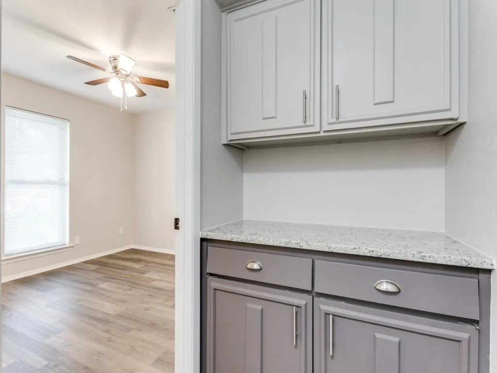 Single Family Residence For Rent in Denton County , 1607 Glenhill Lane, Lewisville, Texas 75077, 3 Bedroom, 2 Bathroom, 2 Garage spaces, 1,601 Sqft, built in 1973, mls#21317195, Real Estate Agent in Lewisville, Homes For Rent in Denton county, Homes For Rent in Lewisville, Realtor in Lewisville Texas, Real Estate Brokerage Independent Realty Texas, Luminita Cordes Realtor