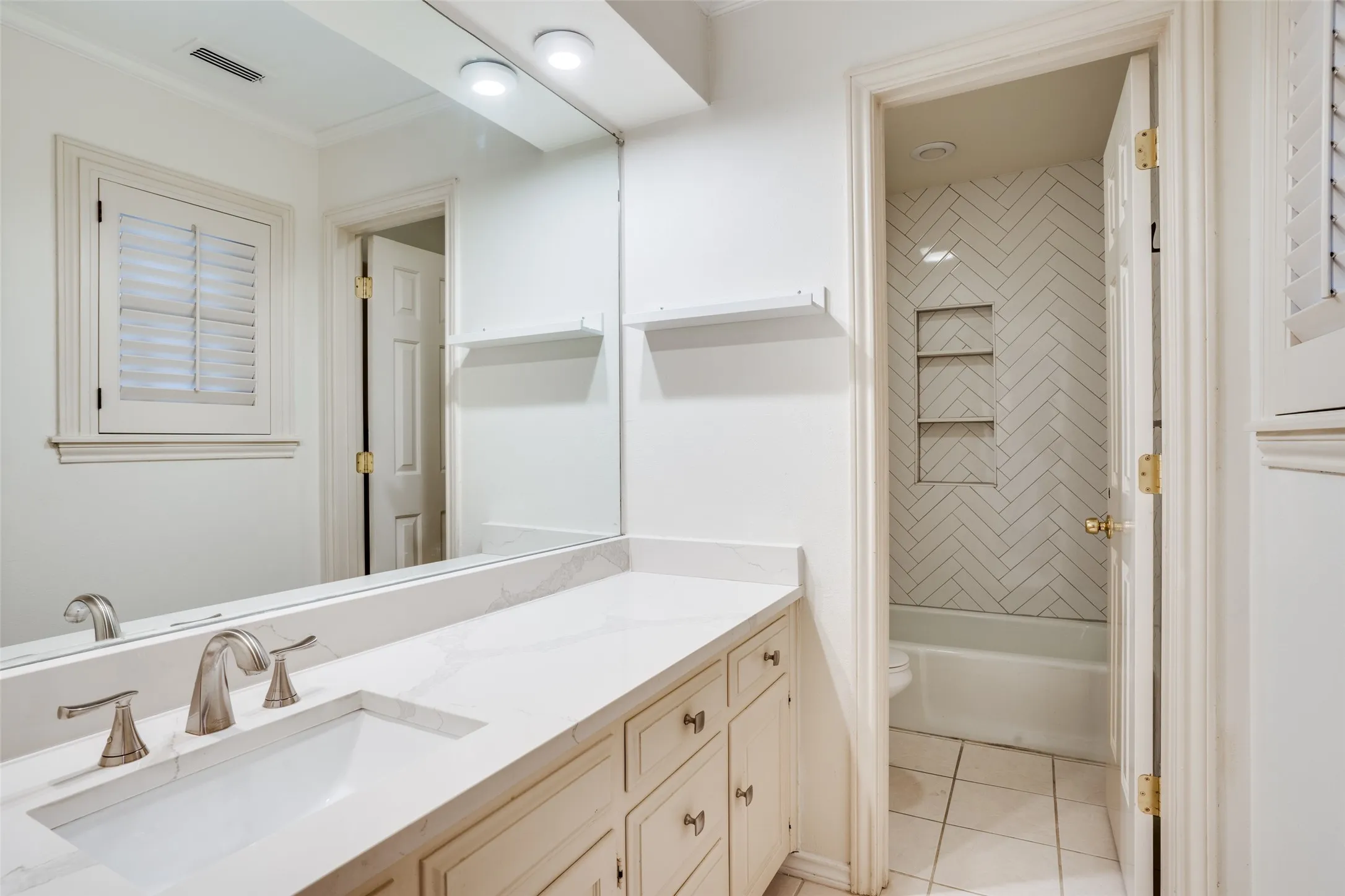 Townhouse For Rent in Dallas County , 4100 Lovers Lane, University Park, Texas 75225, 4 Bedroom, 3 Bathroom, 2 Garage spaces, 2,881 Sqft, built in 1979, mls#21318608, Real Estate Agent in University Park, Homes For Rent in Dallas county, Homes For Rent in University Park, Realtor in University Park Texas, Real Estate Brokerage Independent Realty Texas, Luminita Cordes Realtor