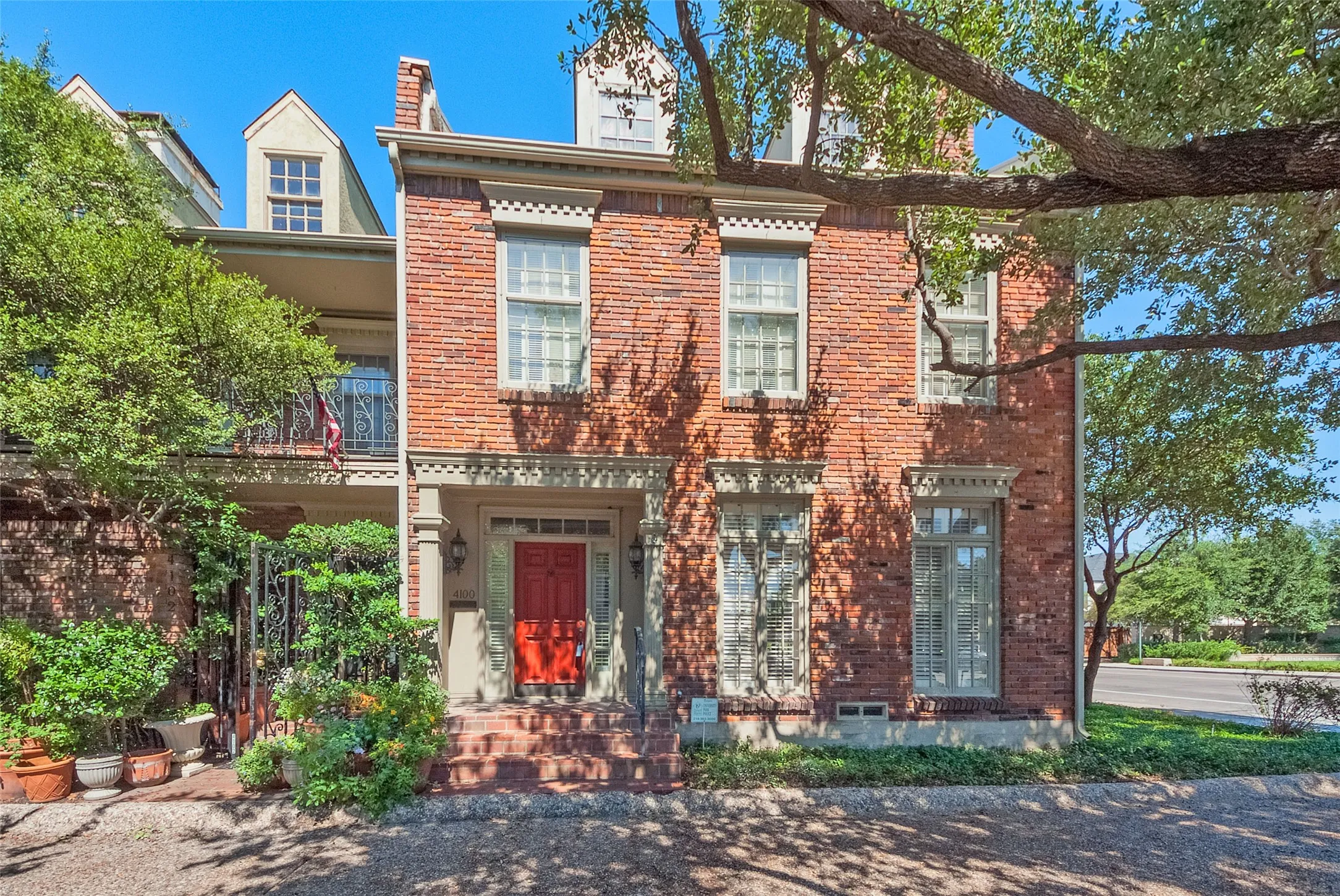 Townhouse For Rent in Dallas County , 4100 Lovers Lane, University Park, Texas 75225, 4 Bedroom, 3 Bathroom, 2 Garage spaces, 2,881 Sqft, built in 1979, mls#21318608, Real Estate Agent in University Park, Homes For Rent in Dallas county, Homes For Rent in University Park, Realtor in University Park Texas, Real Estate Brokerage Independent Realty Texas, Luminita Cordes Realtor