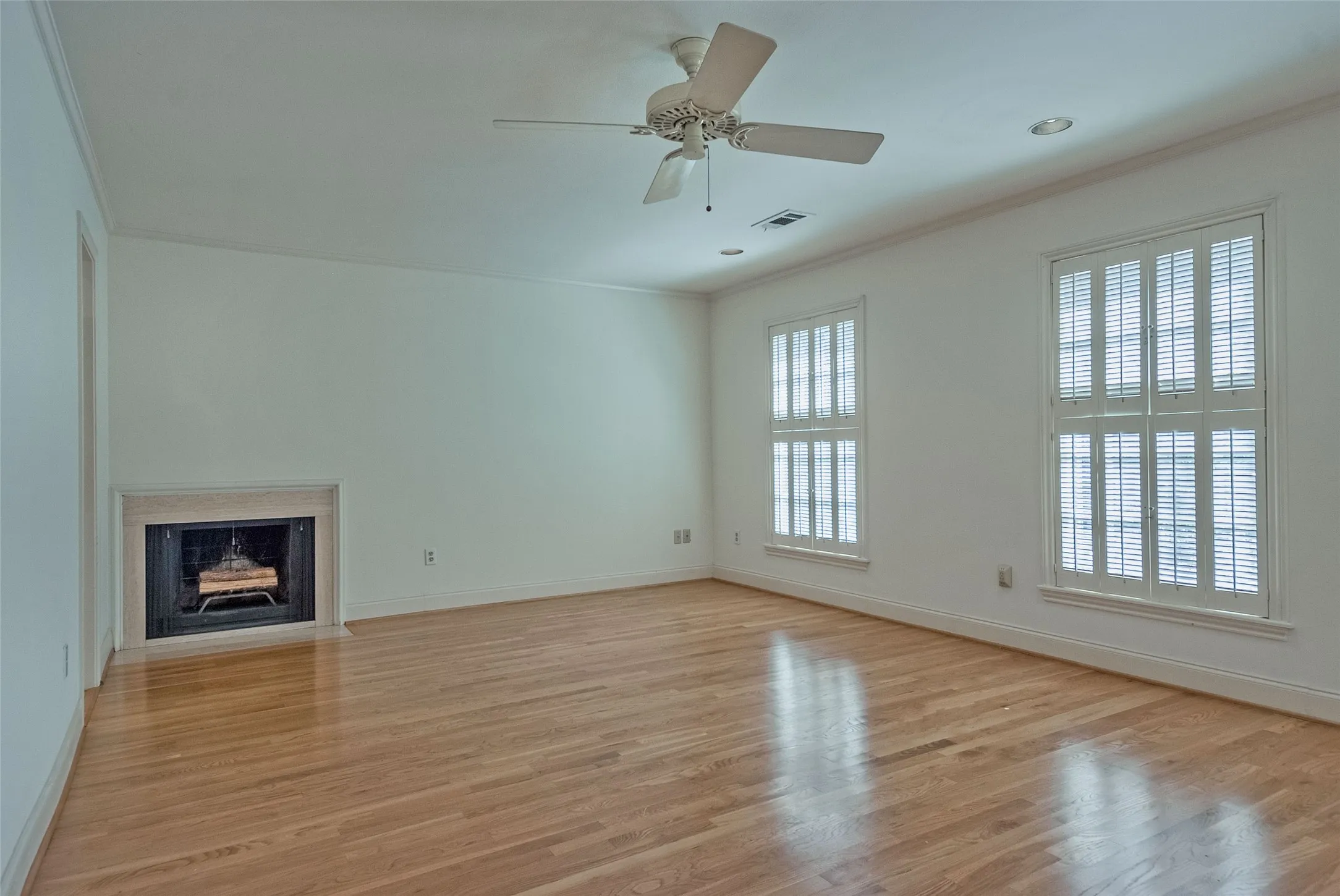 Townhouse For Rent in Dallas County , 4100 Lovers Lane, University Park, Texas 75225, 4 Bedroom, 3 Bathroom, 2 Garage spaces, 2,881 Sqft, built in 1979, mls#21318608, Real Estate Agent in University Park, Homes For Rent in Dallas county, Homes For Rent in University Park, Realtor in University Park Texas, Real Estate Brokerage Independent Realty Texas, Luminita Cordes Realtor