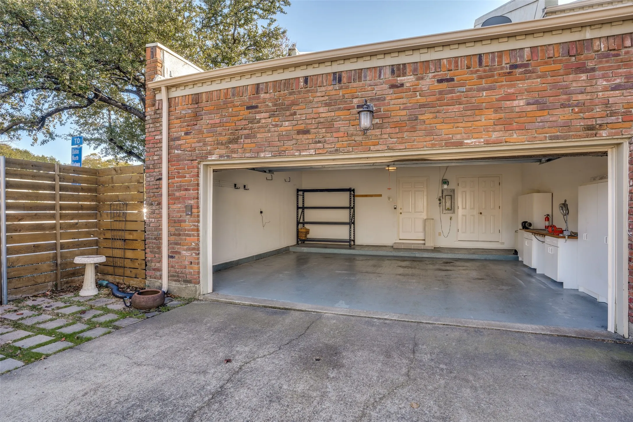 Townhouse For Rent in Dallas County , 4100 Lovers Lane, University Park, Texas 75225, 4 Bedroom, 3 Bathroom, 2 Garage spaces, 2,881 Sqft, built in 1979, mls#21318608, Real Estate Agent in University Park, Homes For Rent in Dallas county, Homes For Rent in University Park, Realtor in University Park Texas, Real Estate Brokerage Independent Realty Texas, Luminita Cordes Realtor