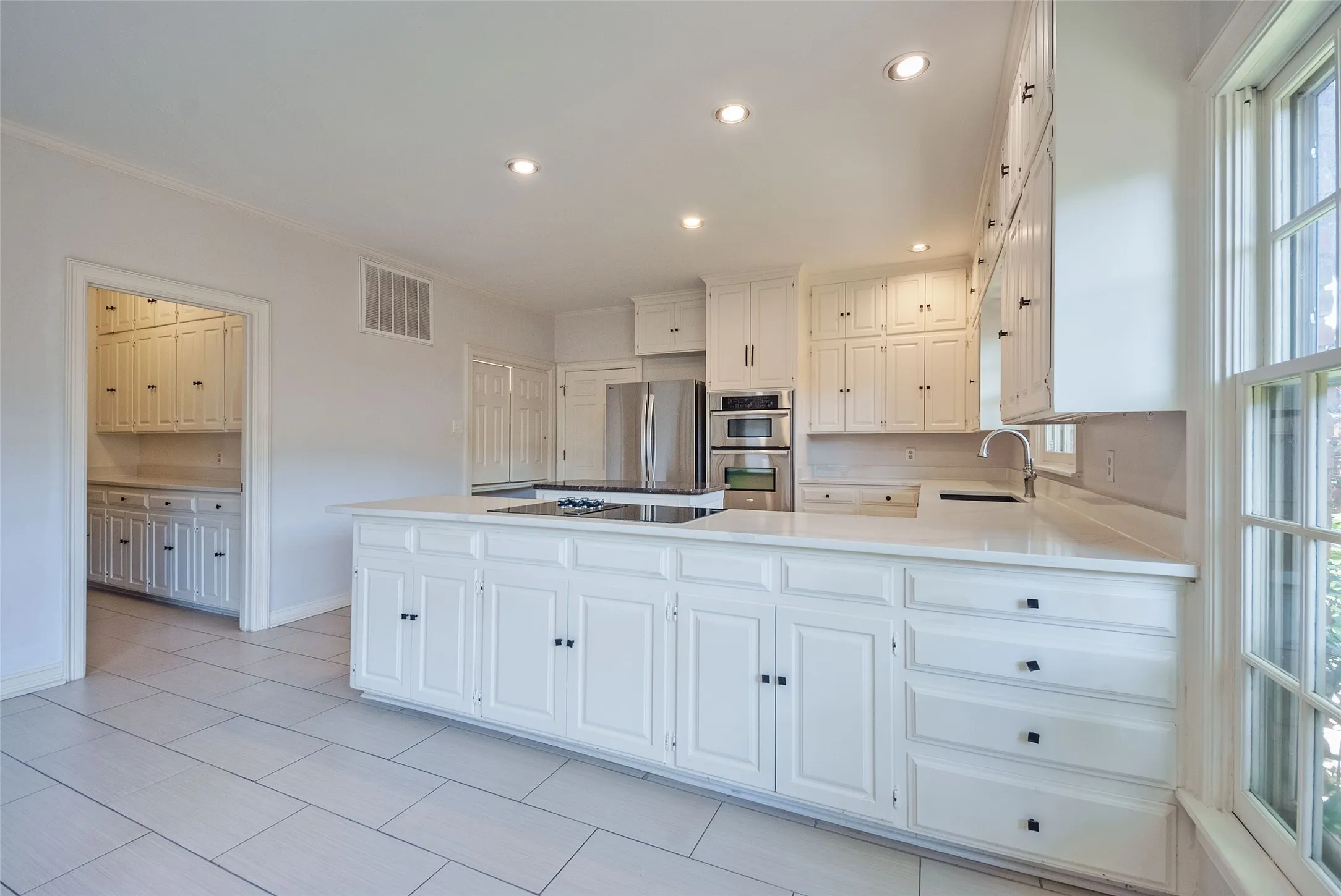 Townhouse For Rent in Dallas County , 4100 Lovers Lane, University Park, Texas 75225, 4 Bedroom, 3 Bathroom, 2 Garage spaces, 2,881 Sqft, built in 1979, mls#21318608, Real Estate Agent in University Park, Homes For Rent in Dallas county, Homes For Rent in University Park, Realtor in University Park Texas, Real Estate Brokerage Independent Realty Texas, Luminita Cordes Realtor