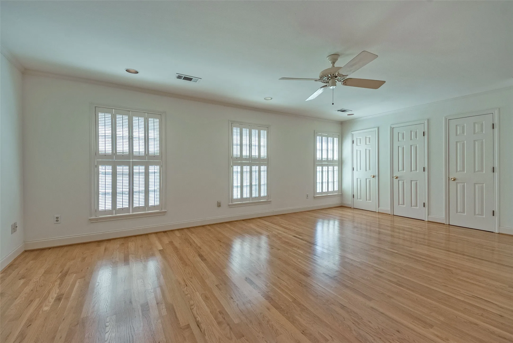Townhouse For Rent in Dallas County , 4100 Lovers Lane, University Park, Texas 75225, 4 Bedroom, 3 Bathroom, 2 Garage spaces, 2,881 Sqft, built in 1979, mls#21318608, Real Estate Agent in University Park, Homes For Rent in Dallas county, Homes For Rent in University Park, Realtor in University Park Texas, Real Estate Brokerage Independent Realty Texas, Luminita Cordes Realtor