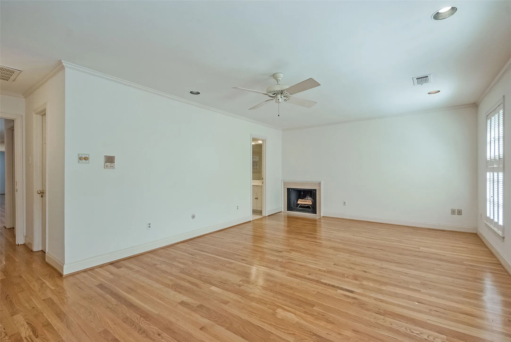 Townhouse For Rent in Dallas County , 4100 Lovers Lane, University Park, Texas 75225, 4 Bedroom, 3 Bathroom, 2 Garage spaces, 2,881 Sqft, built in 1979, mls#21318608, Real Estate Agent in University Park, Homes For Rent in Dallas county, Homes For Rent in University Park, Realtor in University Park Texas, Real Estate Brokerage Independent Realty Texas, Luminita Cordes Realtor