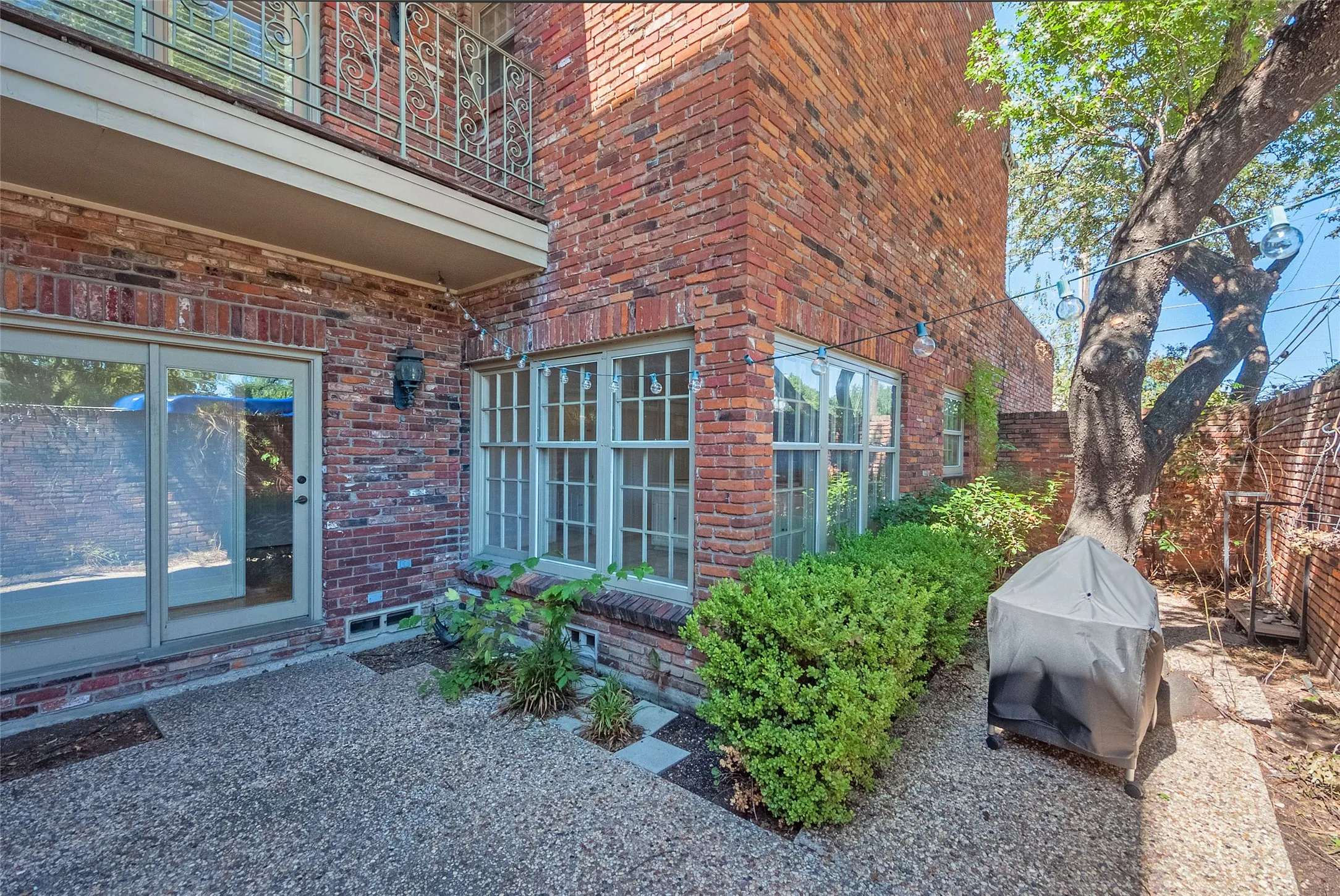 Townhouse For Rent in Dallas County , 4100 Lovers Lane, University Park, Texas 75225, 4 Bedroom, 3 Bathroom, 2 Garage spaces, 2,881 Sqft, built in 1979, mls#21318608, Real Estate Agent in University Park, Homes For Rent in Dallas county, Homes For Rent in University Park, Realtor in University Park Texas, Real Estate Brokerage Independent Realty Texas, Luminita Cordes Realtor