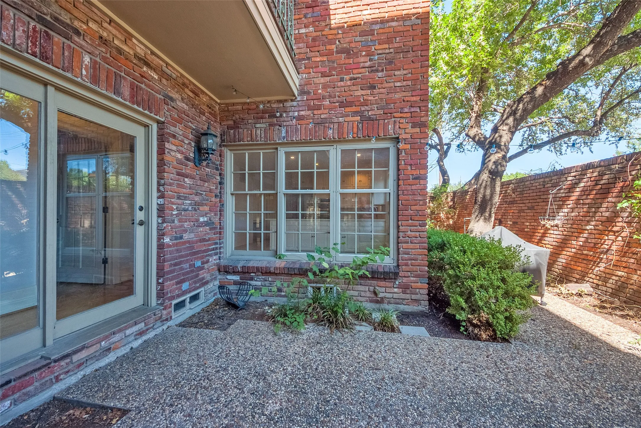 Townhouse For Rent in Dallas County , 4100 Lovers Lane, University Park, Texas 75225, 4 Bedroom, 3 Bathroom, 2 Garage spaces, 2,881 Sqft, built in 1979, mls#21318608, Real Estate Agent in University Park, Homes For Rent in Dallas county, Homes For Rent in University Park, Realtor in University Park Texas, Real Estate Brokerage Independent Realty Texas, Luminita Cordes Realtor
