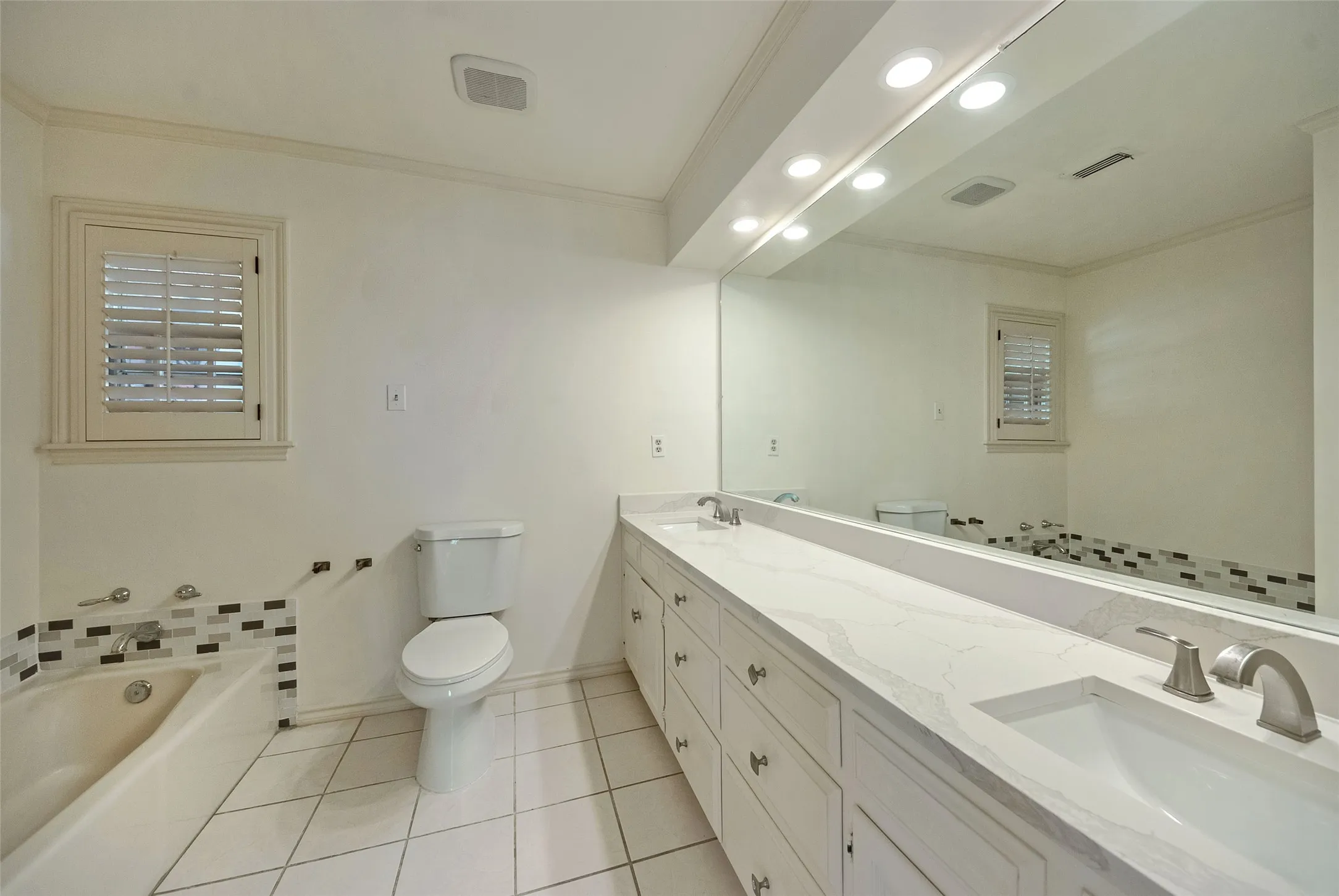 Townhouse For Rent in Dallas County , 4100 Lovers Lane, University Park, Texas 75225, 4 Bedroom, 3 Bathroom, 2 Garage spaces, 2,881 Sqft, built in 1979, mls#21318608, Real Estate Agent in University Park, Homes For Rent in Dallas county, Homes For Rent in University Park, Realtor in University Park Texas, Real Estate Brokerage Independent Realty Texas, Luminita Cordes Realtor