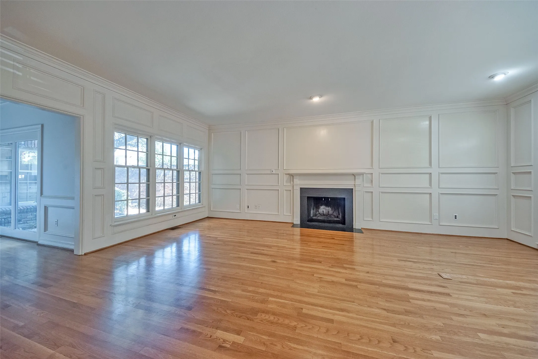 Townhouse For Rent in Dallas County , 4100 Lovers Lane, University Park, Texas 75225, 4 Bedroom, 3 Bathroom, 2 Garage spaces, 2,881 Sqft, built in 1979, mls#21318608, Real Estate Agent in University Park, Homes For Rent in Dallas county, Homes For Rent in University Park, Realtor in University Park Texas, Real Estate Brokerage Independent Realty Texas, Luminita Cordes Realtor