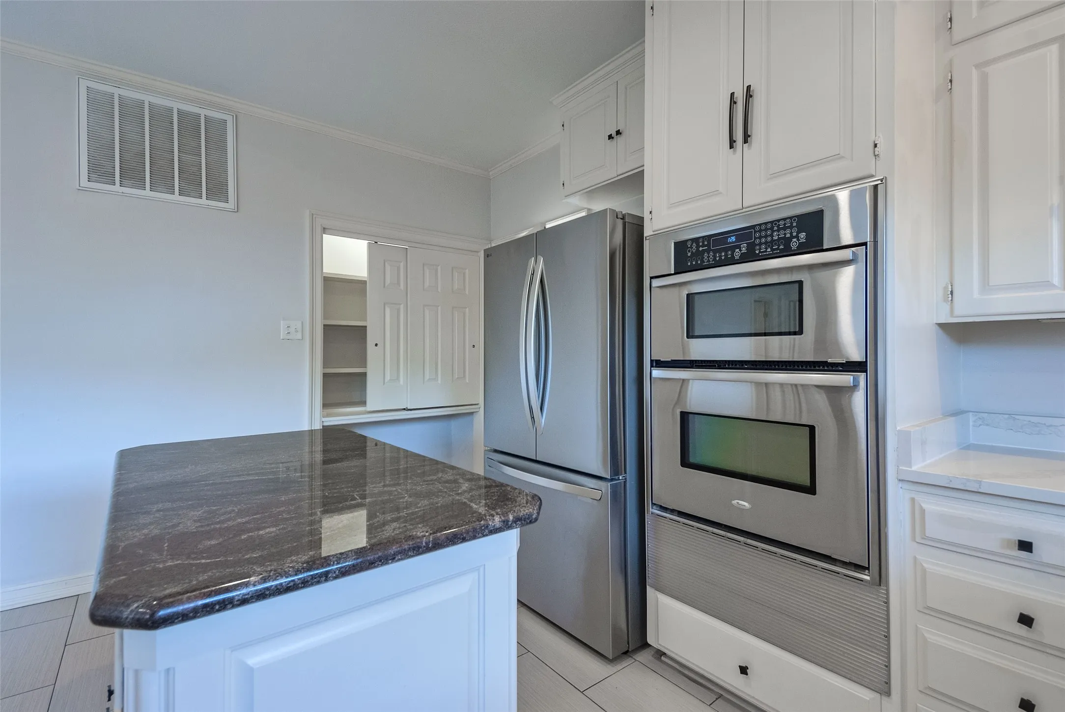 Townhouse For Rent in Dallas County , 4100 Lovers Lane, University Park, Texas 75225, 4 Bedroom, 3 Bathroom, 2 Garage spaces, 2,881 Sqft, built in 1979, mls#21318608, Real Estate Agent in University Park, Homes For Rent in Dallas county, Homes For Rent in University Park, Realtor in University Park Texas, Real Estate Brokerage Independent Realty Texas, Luminita Cordes Realtor