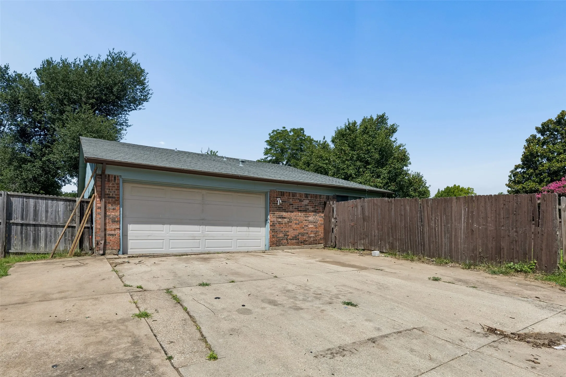 Single Family Residence For Sale in Collin County , 3004 Duchess Trail, Plano, Texas 75074, 3 Bedroom, 2 Bathroom, 2 Garage spaces, 1,737 Sqft, built in 1978, mls#21311482, Real Estate Agent in Plano, Homes For Sale in Collin county, Homes For Sale in Plano, Realtor in Plano Texas, Real Estate Brokerage Independent Realty Texas, Luminita Cordes Realtor