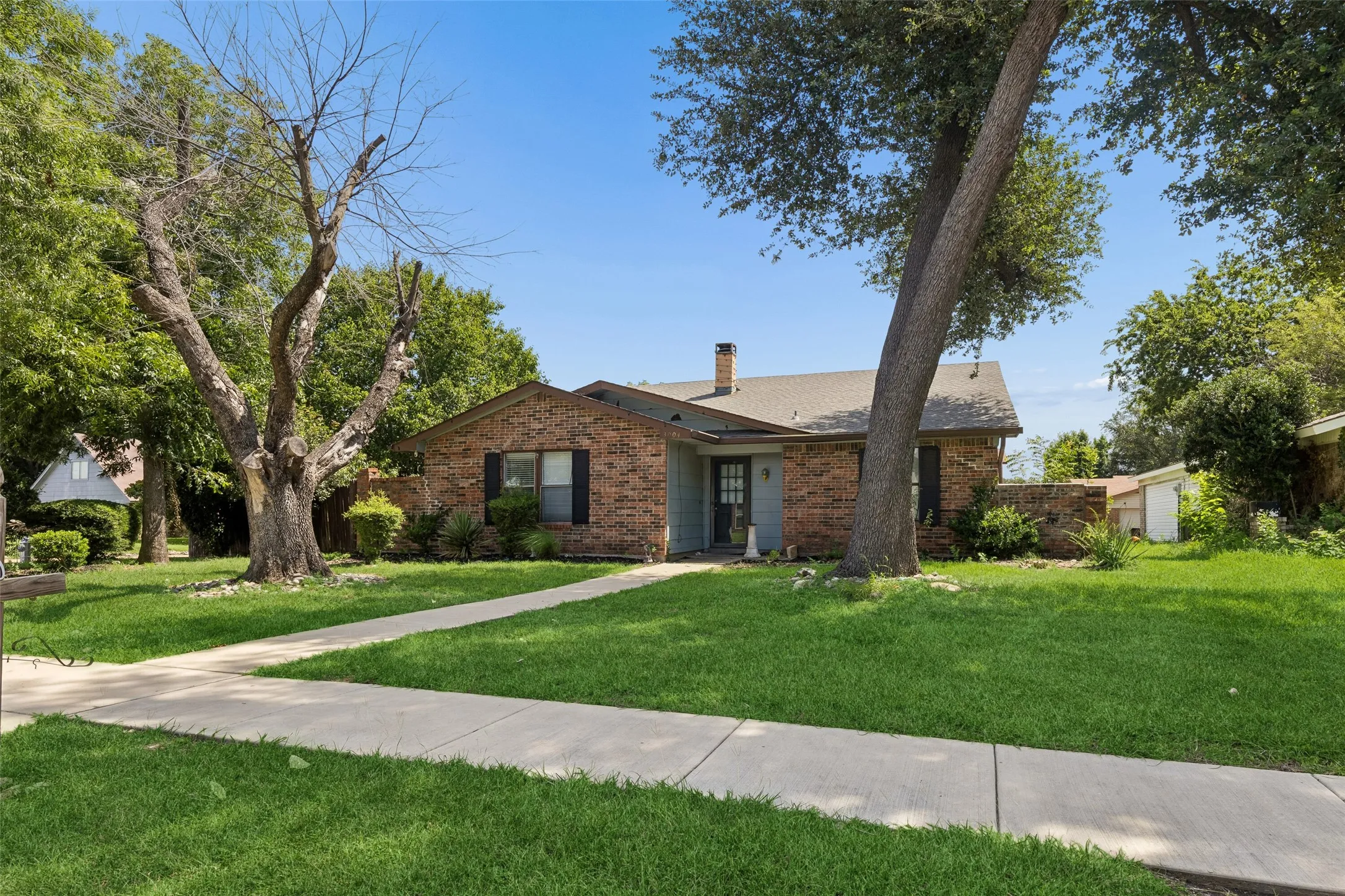 Single Family Residence For Sale in Collin County , 3004 Duchess Trail, Plano, Texas 75074, 3 Bedroom, 2 Bathroom, 2 Garage spaces, 1,737 Sqft, built in 1978, mls#21311482, Real Estate Agent in Plano, Homes For Sale in Collin county, Homes For Sale in Plano, Realtor in Plano Texas, Real Estate Brokerage Independent Realty Texas, Luminita Cordes Realtor