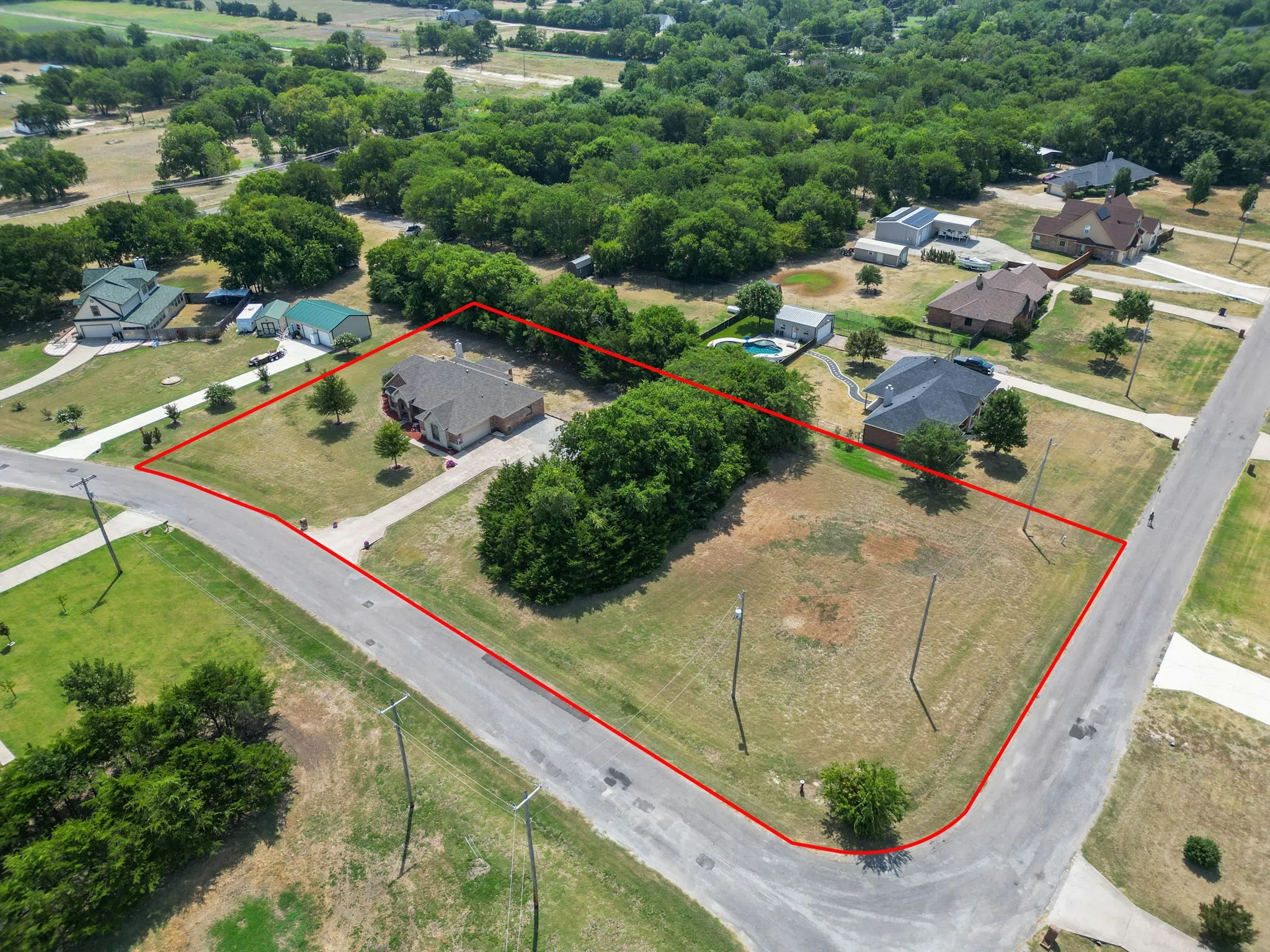 Single Family Residence For Sale in Collin County , 175 Pecan Hollow Circle, Anna, Texas 75409, 3 Bedrooms, 3 Bathrooms, 2 Garage spaces, 2,377 Sqft, built in 2007, Price $529,000, mls#21318827, Real Estate Agent in Anna, Homes For Sale in Collin county, Homes For Sale in Anna, Realtor in Anna Texas, Real Estate Brokerage Independent Realty Texas, Luminita Cordes Realtor