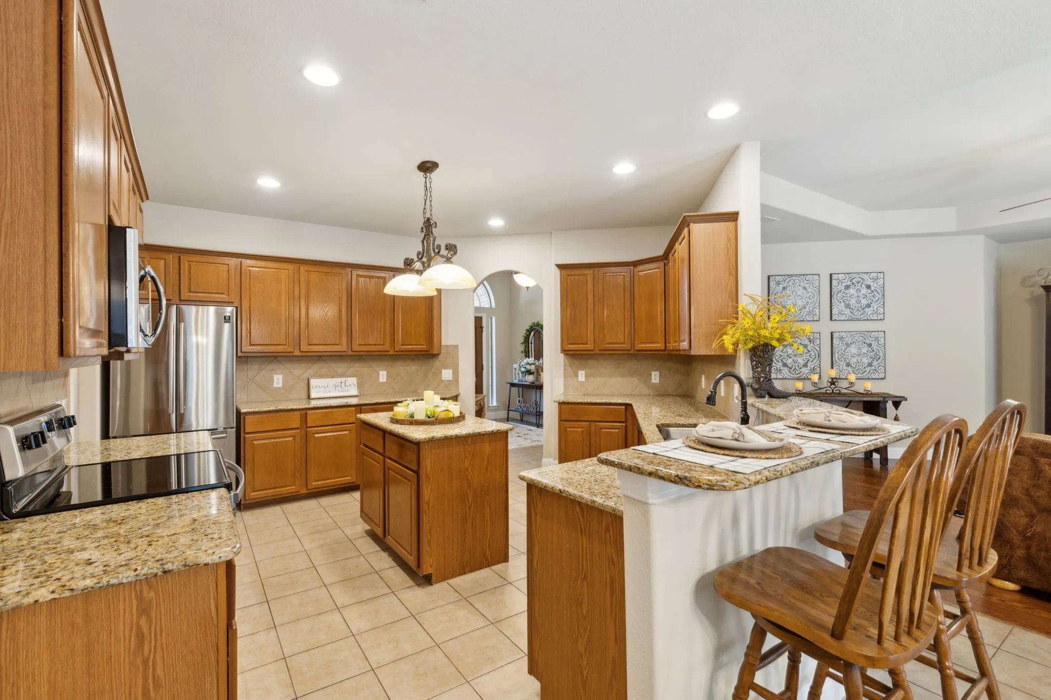 Single Family Residence For Sale in Collin County , 175 Pecan Hollow Circle, Anna, Texas 75409, 3 Bedrooms, 3 Bathrooms, 2 Garage spaces, 2,377 Sqft, built in 2007, Price $529,000, mls#21318827, Real Estate Agent in Anna, Homes For Sale in Collin county, Homes For Sale in Anna, Realtor in Anna Texas, Real Estate Brokerage Independent Realty Texas, Luminita Cordes Realtor