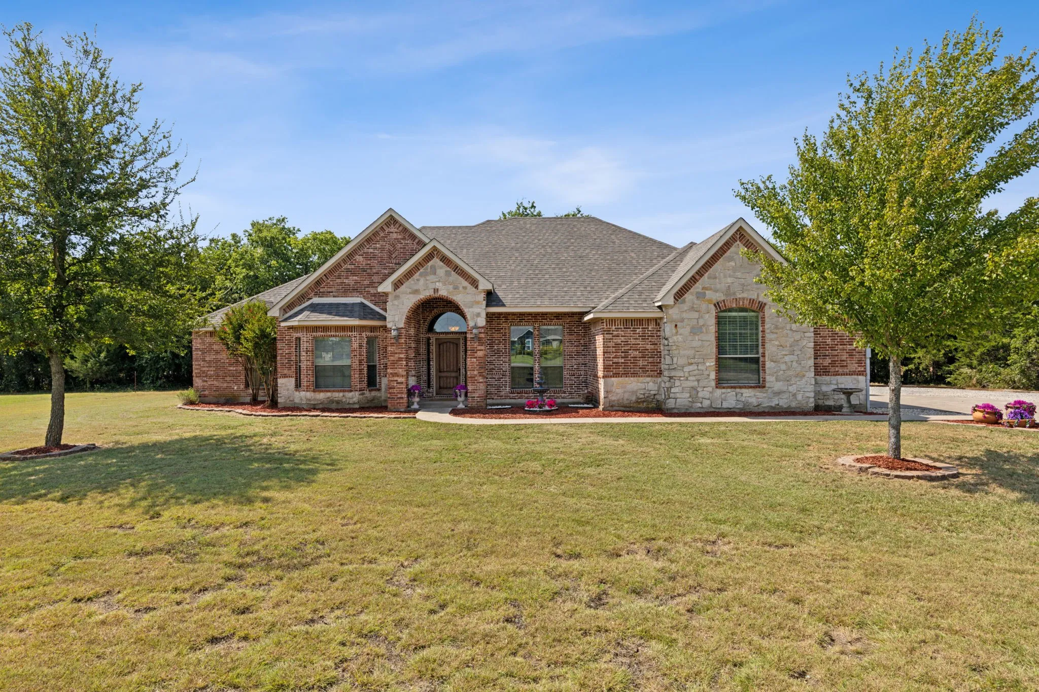 Single Family Residence For Sale in Collin County , 175 Pecan Hollow Circle, Anna, Texas 75409, 3 Bedrooms, 3 Bathrooms, 2 Garage spaces, 2,377 Sqft, built in 2007, Price $529,000, mls#21318827, Real Estate Agent in Anna, Homes For Sale in Collin county, Homes For Sale in Anna, Realtor in Anna Texas, Real Estate Brokerage Independent Realty Texas, Luminita Cordes Realtor