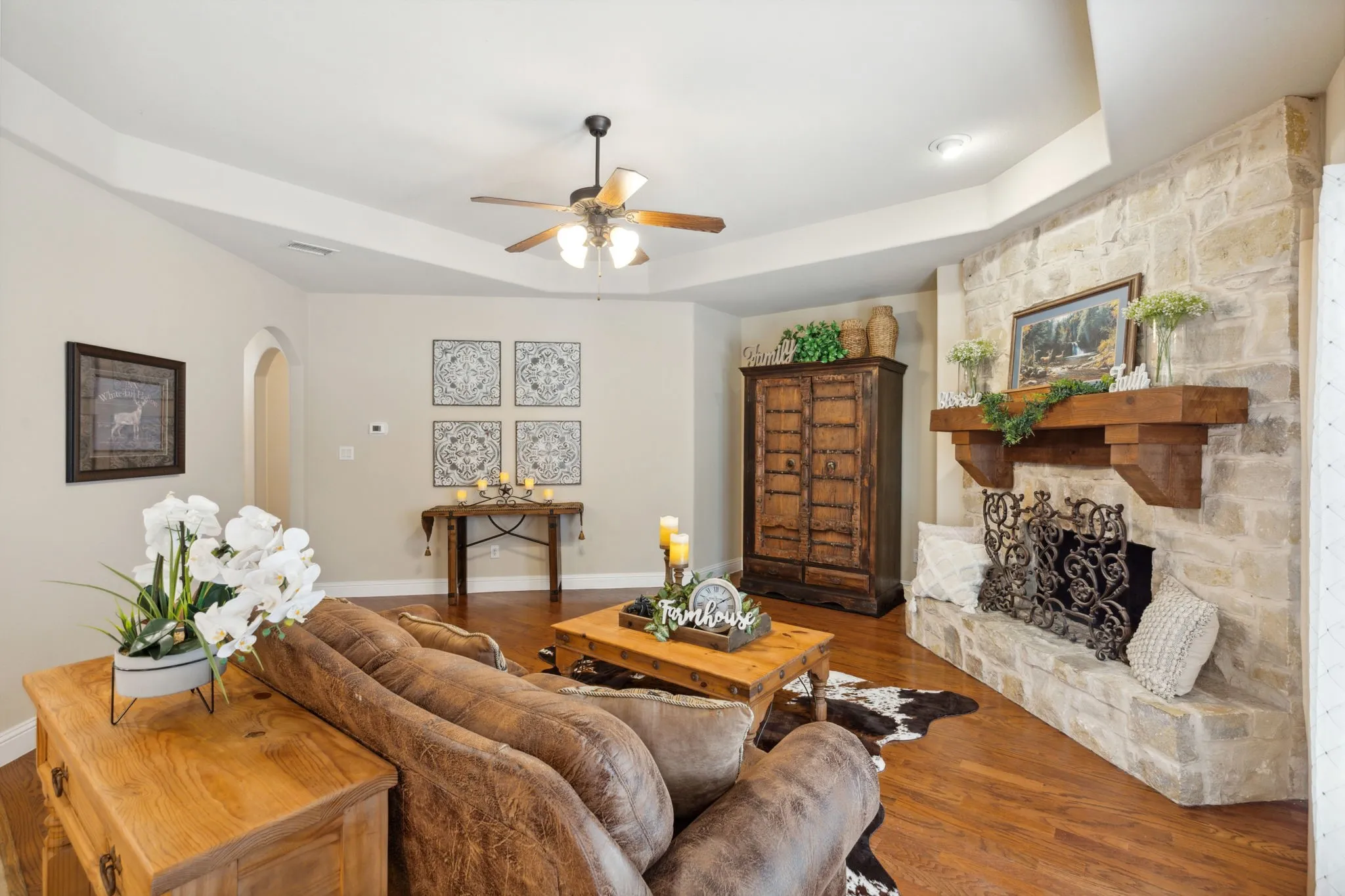 Single Family Residence For Sale in Collin County , 175 Pecan Hollow Circle, Anna, Texas 75409, 3 Bedrooms, 3 Bathrooms, 2 Garage spaces, 2,377 Sqft, built in 2007, Price $529,000, mls#21318827, Real Estate Agent in Anna, Homes For Sale in Collin county, Homes For Sale in Anna, Realtor in Anna Texas, Real Estate Brokerage Independent Realty Texas, Luminita Cordes Realtor