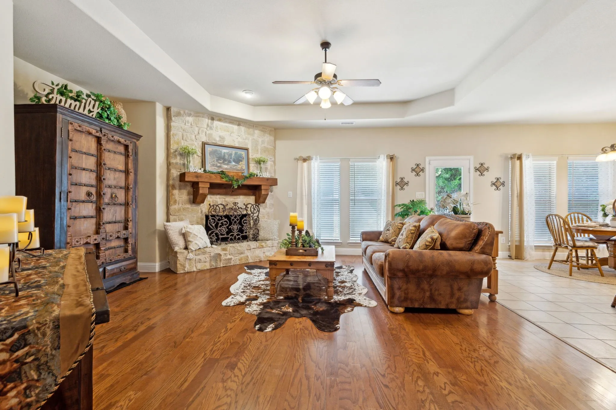 Single Family Residence For Sale in Collin County , 175 Pecan Hollow Circle, Anna, Texas 75409, 3 Bedrooms, 3 Bathrooms, 2 Garage spaces, 2,377 Sqft, built in 2007, Price $529,000, mls#21318827, Real Estate Agent in Anna, Homes For Sale in Collin county, Homes For Sale in Anna, Realtor in Anna Texas, Real Estate Brokerage Independent Realty Texas, Luminita Cordes Realtor