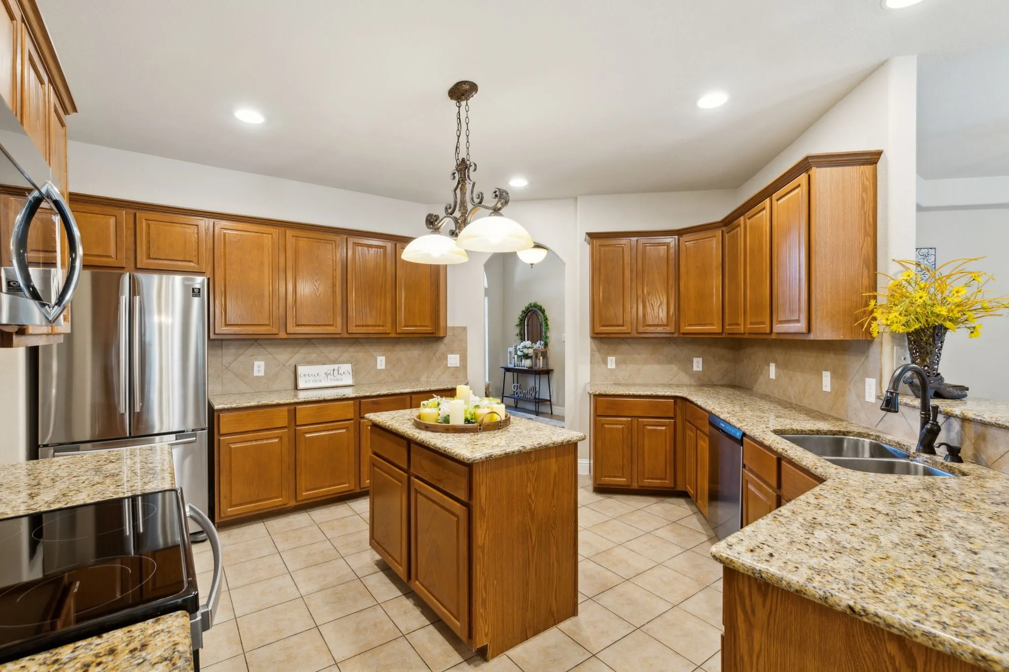 Single Family Residence For Sale in Collin County , 175 Pecan Hollow Circle, Anna, Texas 75409, 3 Bedrooms, 3 Bathrooms, 2 Garage spaces, 2,377 Sqft, built in 2007, Price $529,000, mls#21318827, Real Estate Agent in Anna, Homes For Sale in Collin county, Homes For Sale in Anna, Realtor in Anna Texas, Real Estate Brokerage Independent Realty Texas, Luminita Cordes Realtor