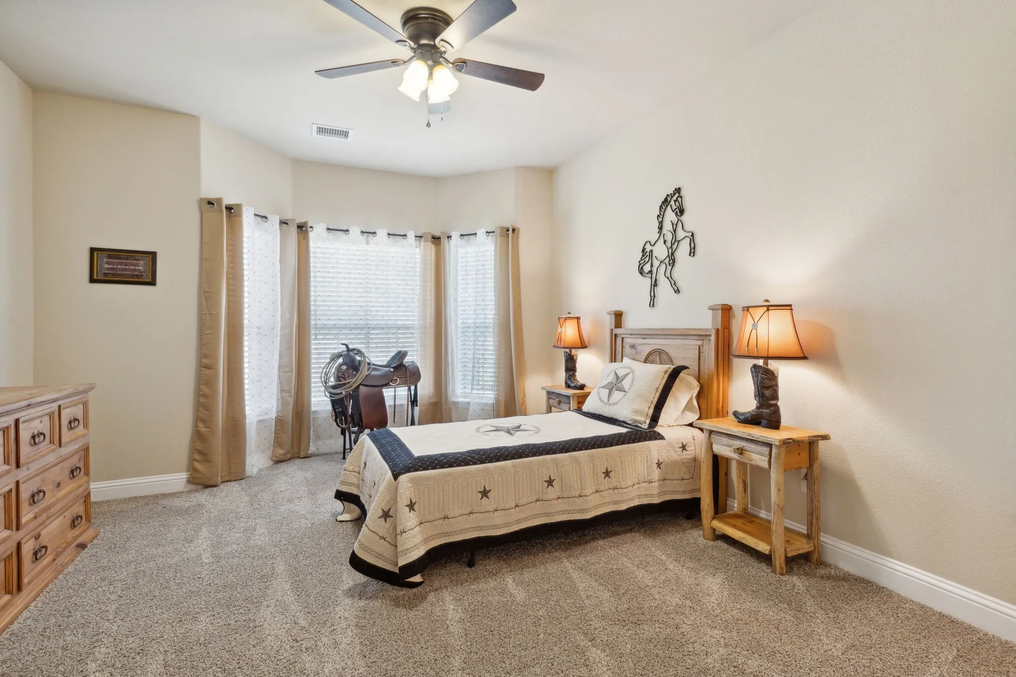 Single Family Residence For Sale in Collin County , 175 Pecan Hollow Circle, Anna, Texas 75409, 3 Bedrooms, 3 Bathrooms, 2 Garage spaces, 2,377 Sqft, built in 2007, Price $529,000, mls#21318827, Real Estate Agent in Anna, Homes For Sale in Collin county, Homes For Sale in Anna, Realtor in Anna Texas, Real Estate Brokerage Independent Realty Texas, Luminita Cordes Realtor