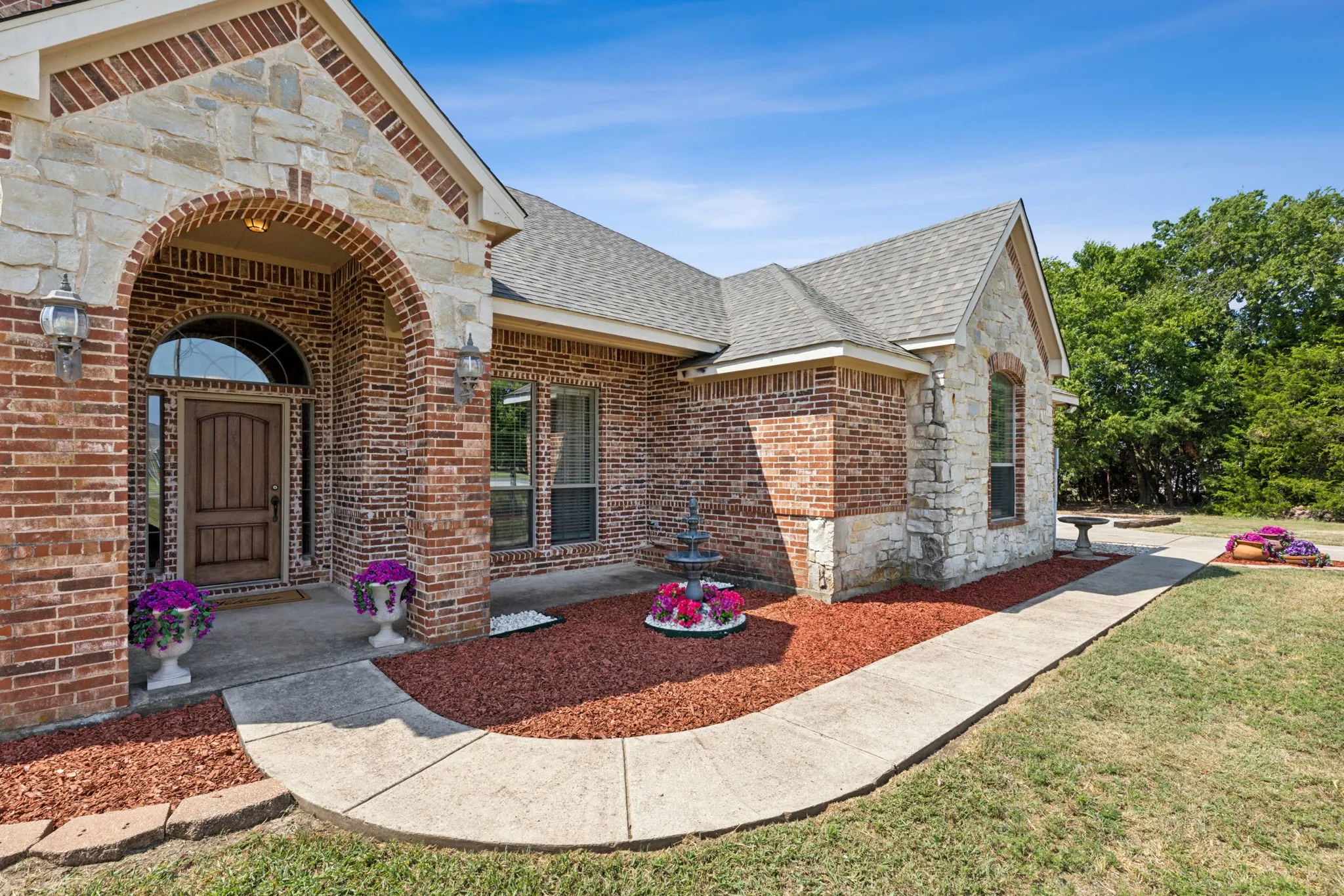 Single Family Residence For Sale in Collin County , 175 Pecan Hollow Circle, Anna, Texas 75409, 3 Bedrooms, 3 Bathrooms, 2 Garage spaces, 2,377 Sqft, built in 2007, Price $529,000, mls#21318827, Real Estate Agent in Anna, Homes For Sale in Collin county, Homes For Sale in Anna, Realtor in Anna Texas, Real Estate Brokerage Independent Realty Texas, Luminita Cordes Realtor