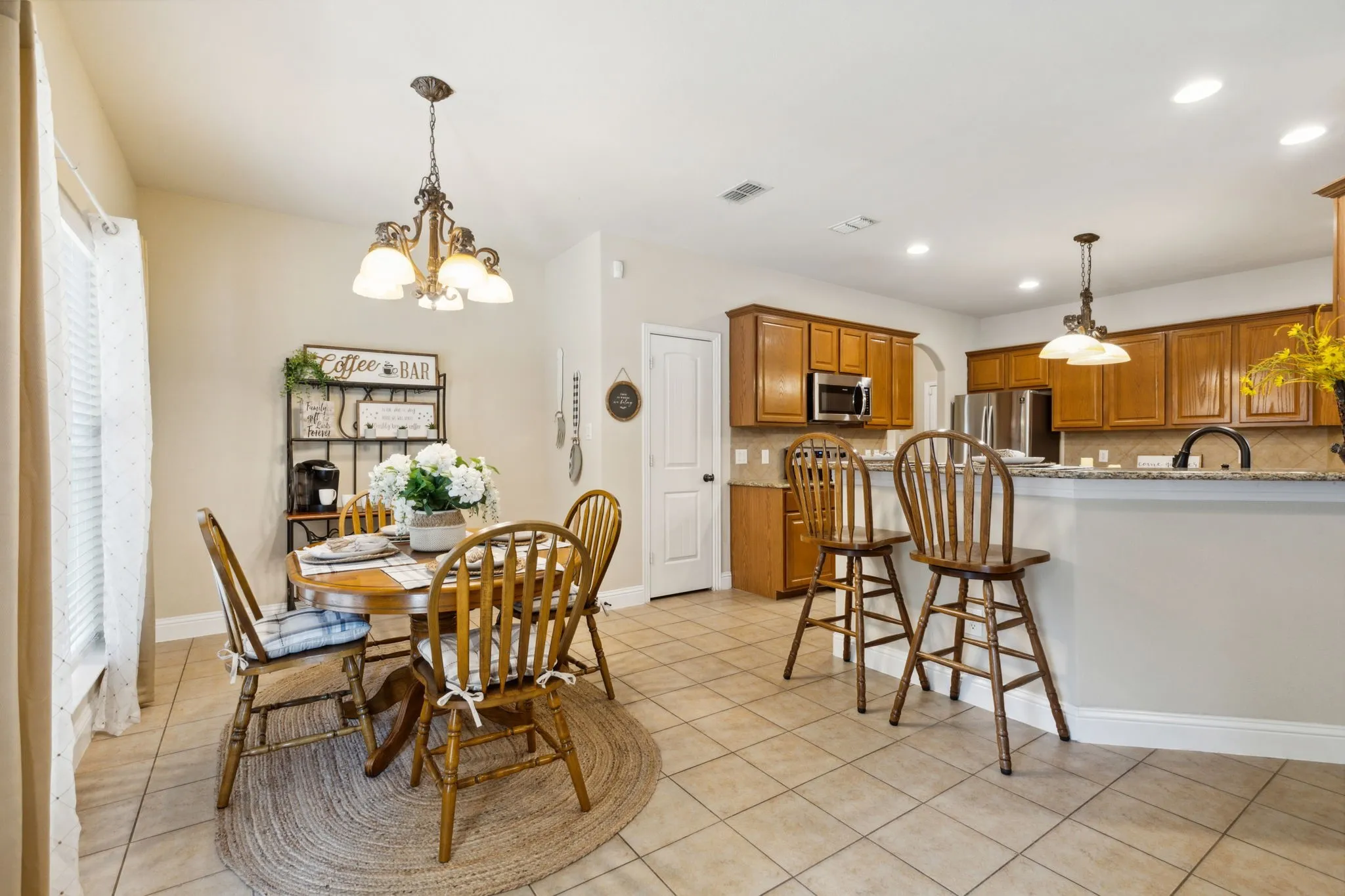 Single Family Residence For Sale in Collin County , 175 Pecan Hollow Circle, Anna, Texas 75409, 3 Bedrooms, 3 Bathrooms, 2 Garage spaces, 2,377 Sqft, built in 2007, Price $529,000, mls#21318827, Real Estate Agent in Anna, Homes For Sale in Collin county, Homes For Sale in Anna, Realtor in Anna Texas, Real Estate Brokerage Independent Realty Texas, Luminita Cordes Realtor