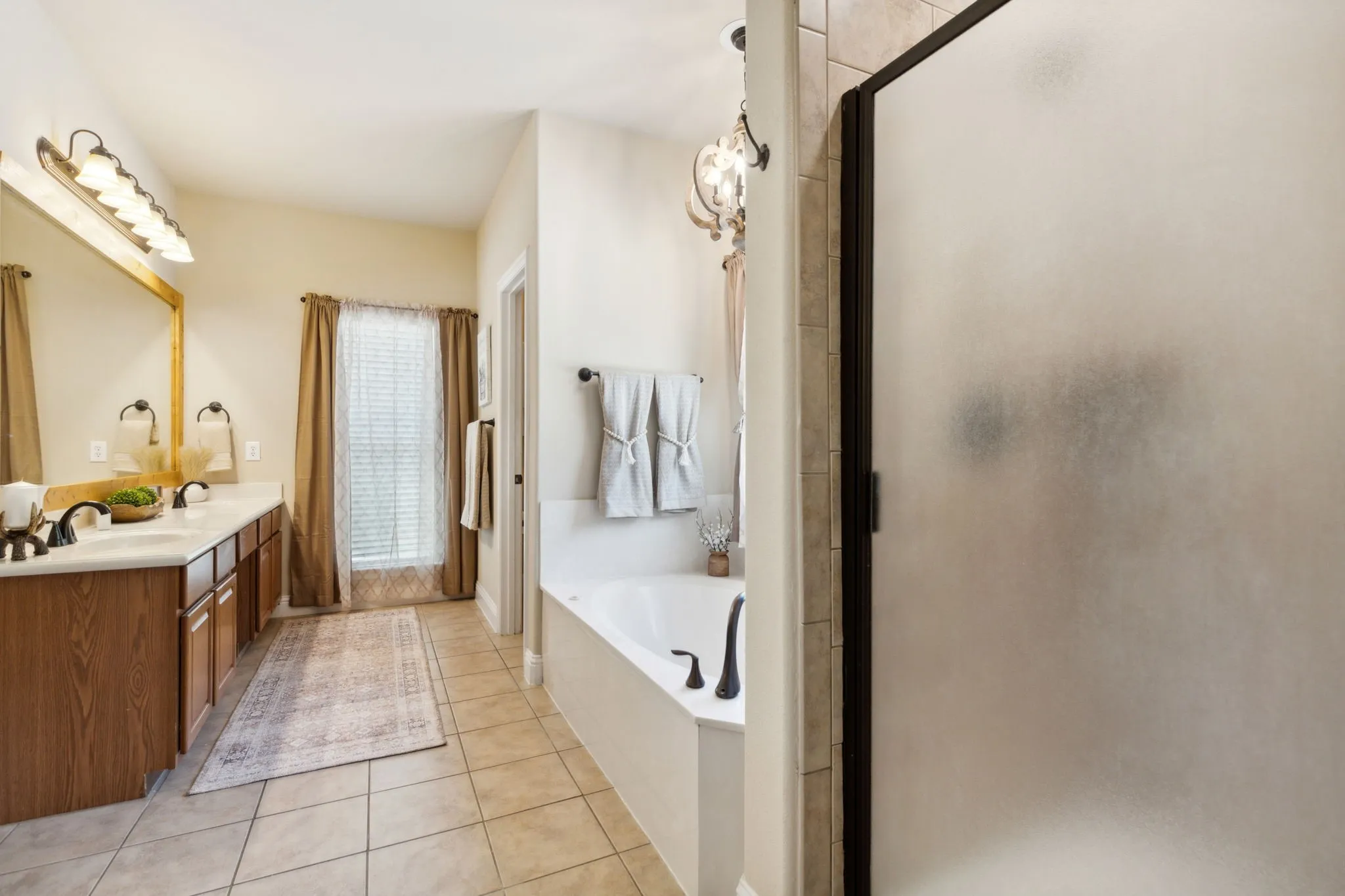 Single Family Residence For Sale in Collin County , 175 Pecan Hollow Circle, Anna, Texas 75409, 3 Bedrooms, 3 Bathrooms, 2 Garage spaces, 2,377 Sqft, built in 2007, Price $529,000, mls#21318827, Real Estate Agent in Anna, Homes For Sale in Collin county, Homes For Sale in Anna, Realtor in Anna Texas, Real Estate Brokerage Independent Realty Texas, Luminita Cordes Realtor