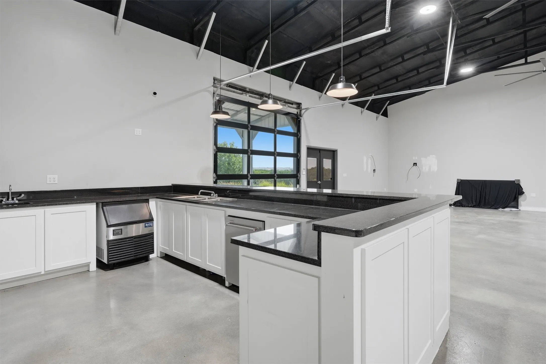 Retail For Sale in Hood County , 6021 E US Highway 377, Granbury, Texas 76049, 0, 0, Garage spaces, 0 Sqft, built in 2023, mls#21318052, Real Estate Agent in Granbury, Homes For Sale in Hood county, Homes For Sale in Granbury, Realtor in Granbury Texas, Real Estate Brokerage Independent Realty Texas, Luminita Cordes Realtor