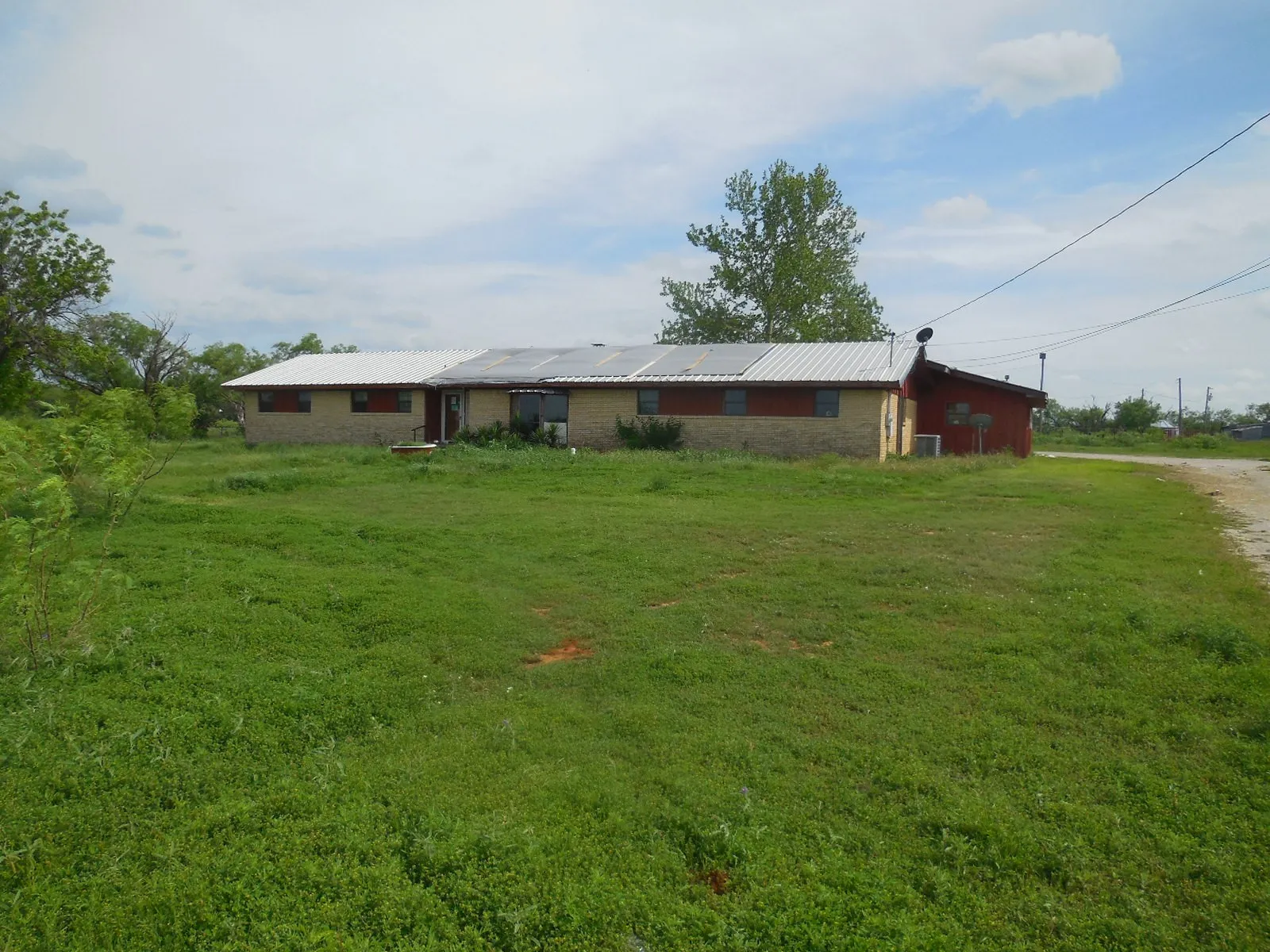 Farm For Sale in Stephens County , 1809 E Elliott Street, Breckenridge, Texas 76424, 3 Bedroom, 2 Bathroom, 3 Garage spaces, 2,613 Sqft, built in 1979, mls#21318829, Real Estate Agent in Breckenridge, Homes For Sale in Stephens county, Homes For Sale in Breckenridge, Realtor in Breckenridge Texas, Real Estate Brokerage Independent Realty Texas, Luminita Cordes Realtor