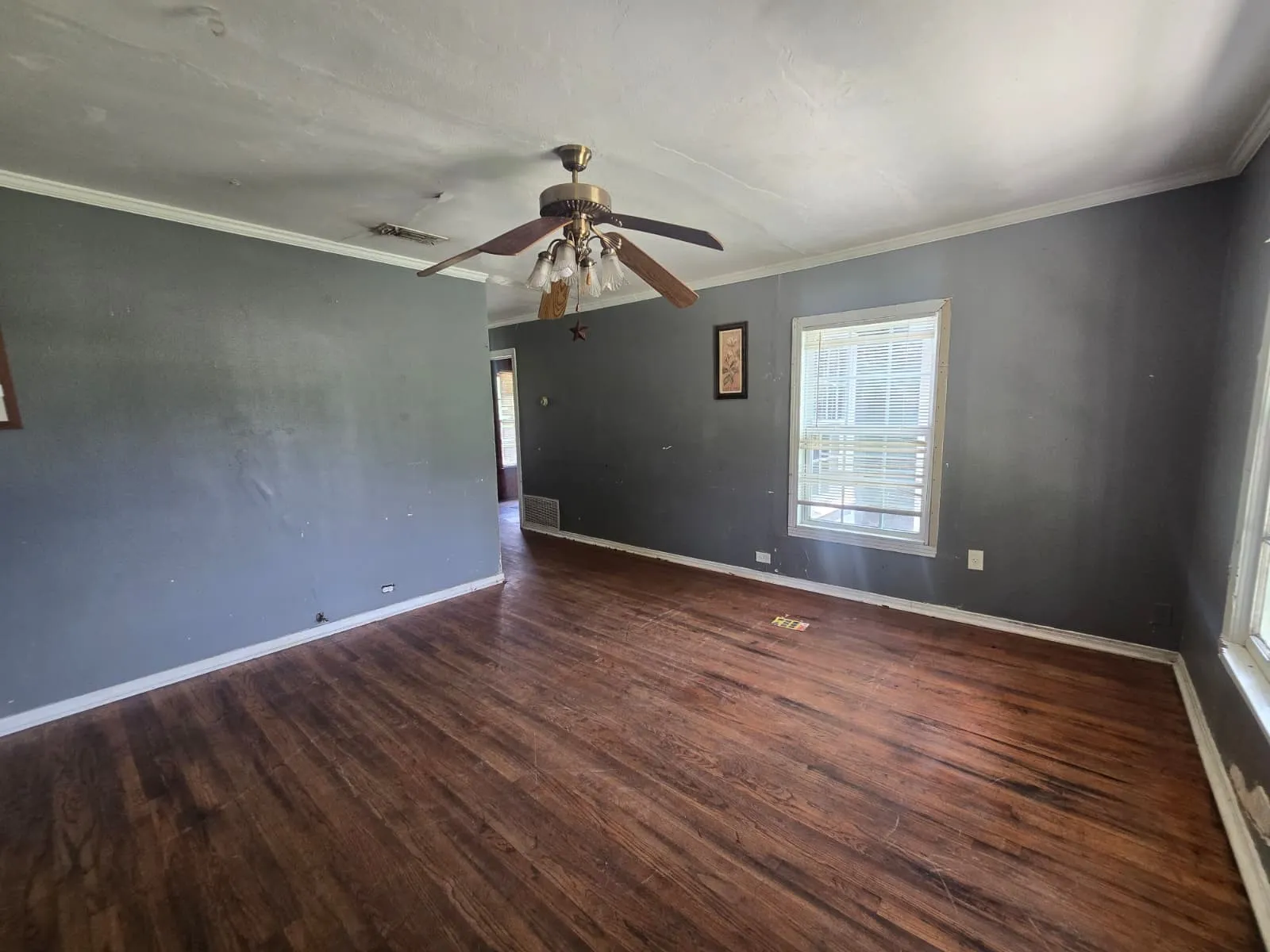 Single Family Residence For Sale in Hopkins County , 1021 Mulberry Street, Sulphur Springs, Texas 75482, 3 Bedroom, 2 Bathroom, Garage spaces, 1,010 Sqft, built in 1940, mls#21316211, Real Estate Agent in Sulphur Springs, Homes For Sale in Hopkins county, Homes For Sale in Sulphur Springs, Realtor in Sulphur Springs Texas, Real Estate Brokerage Independent Realty Texas, Luminita Cordes Realtor